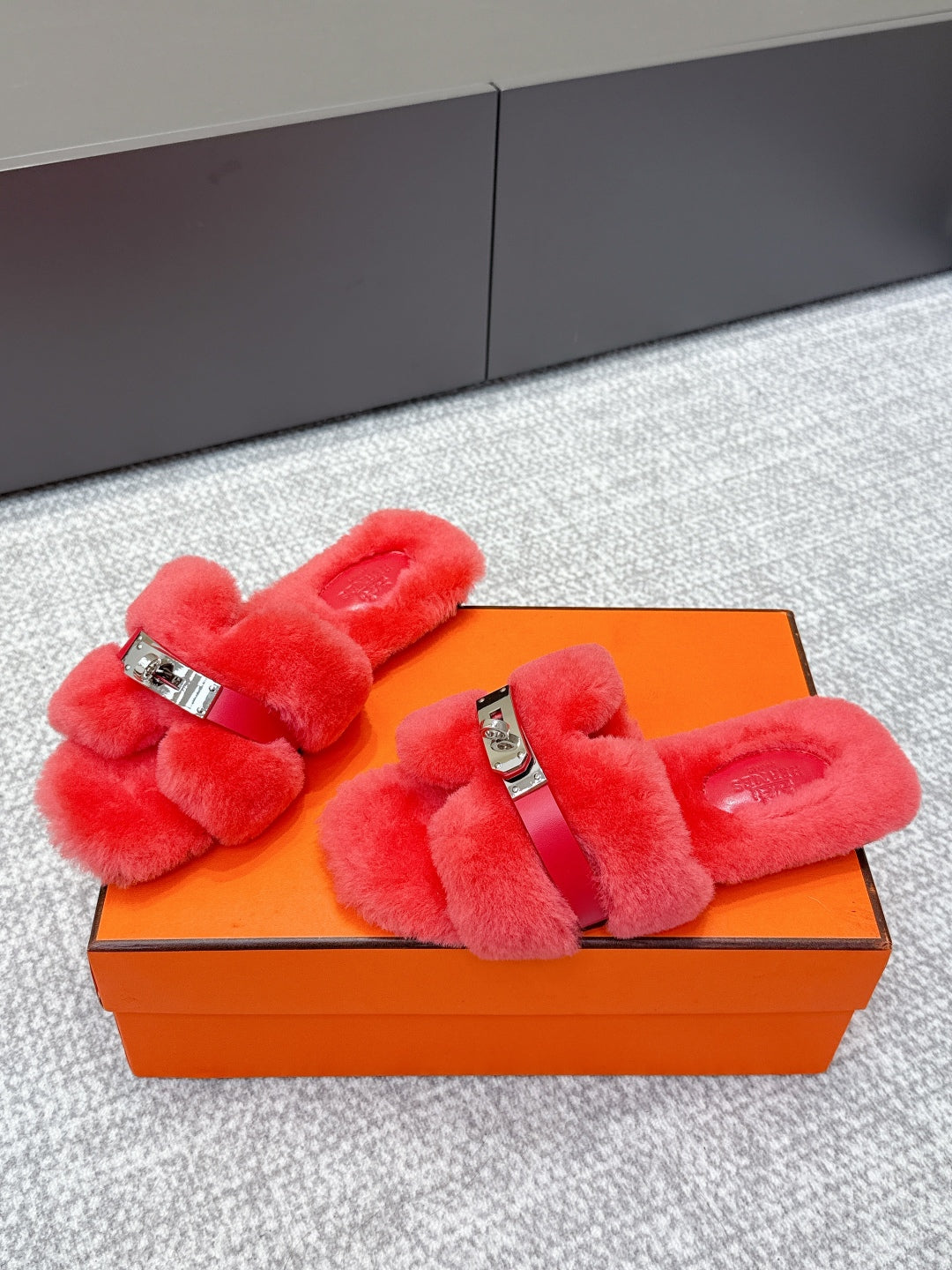 HM 25s H Shaped Slipper with Buckle Red Shearling 462198