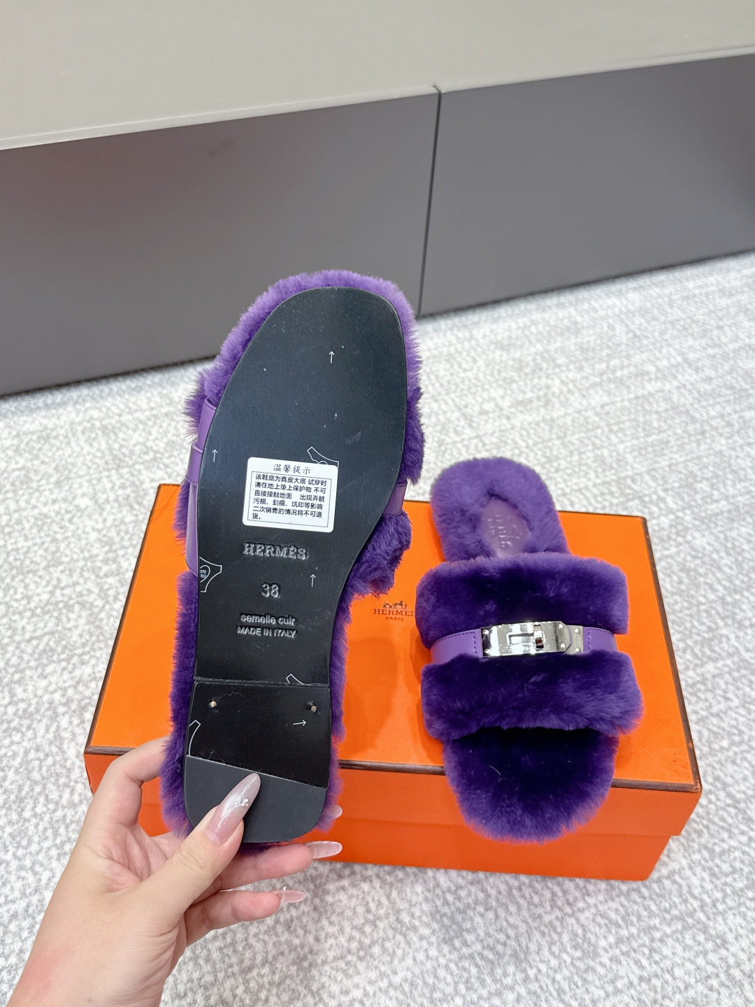 HM 25s Slipper with Buckle Purple Fur 462201