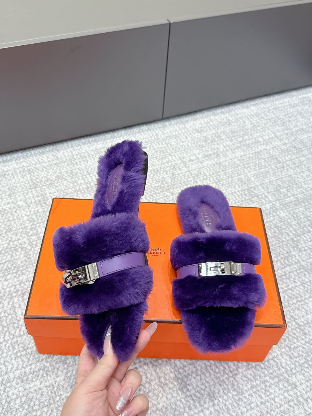 HM 25s Slipper with Buckle Purple Fur 462201