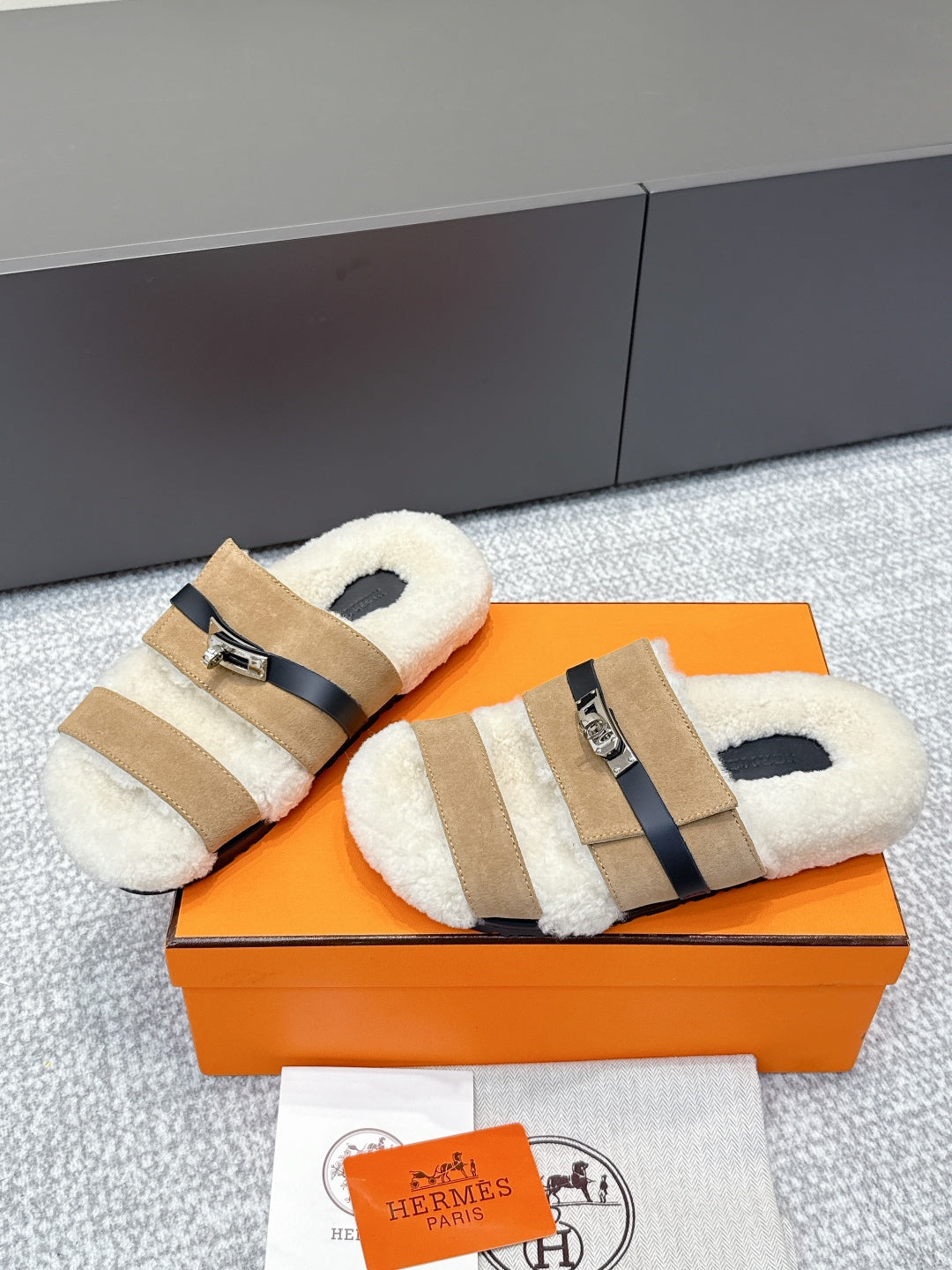 HM Kelly slippers Khaki Cowhide Suede Fur 462204