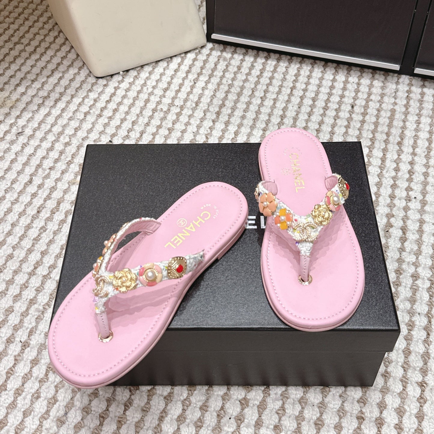 CC 26s Thong Sandals Light Pink Sheepskin Gold Charm 632367