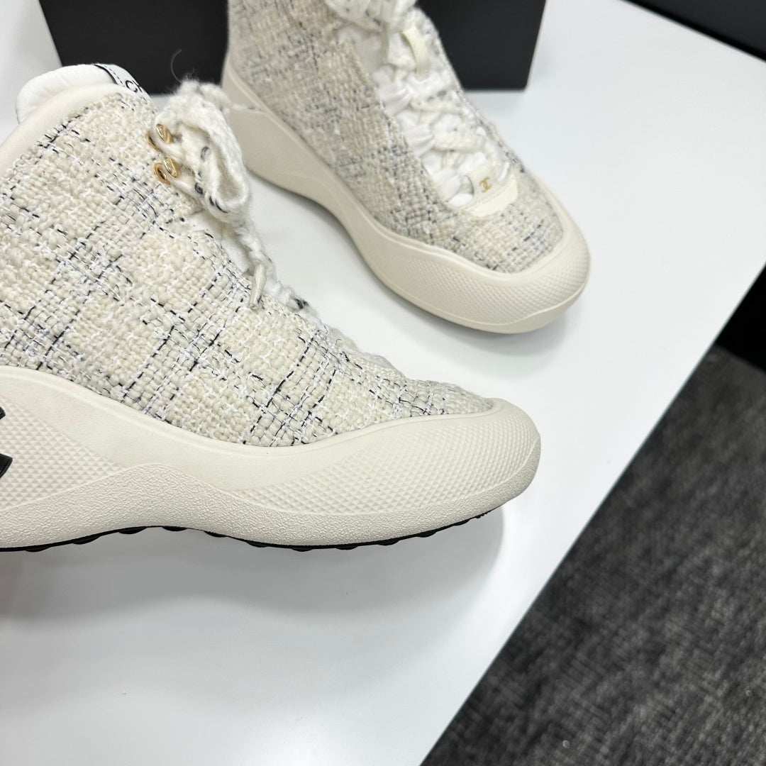 CC 26s Casual Sneakers Ivory Black Fabric Sheepskin 626369