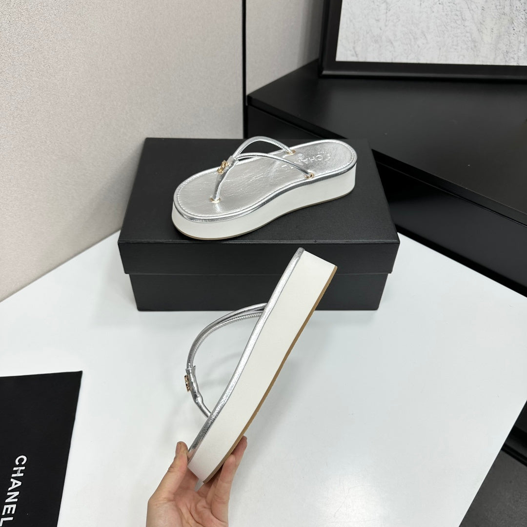 CC 26s Platform Thong Sandal Sliver Metalic Lambskin 817599