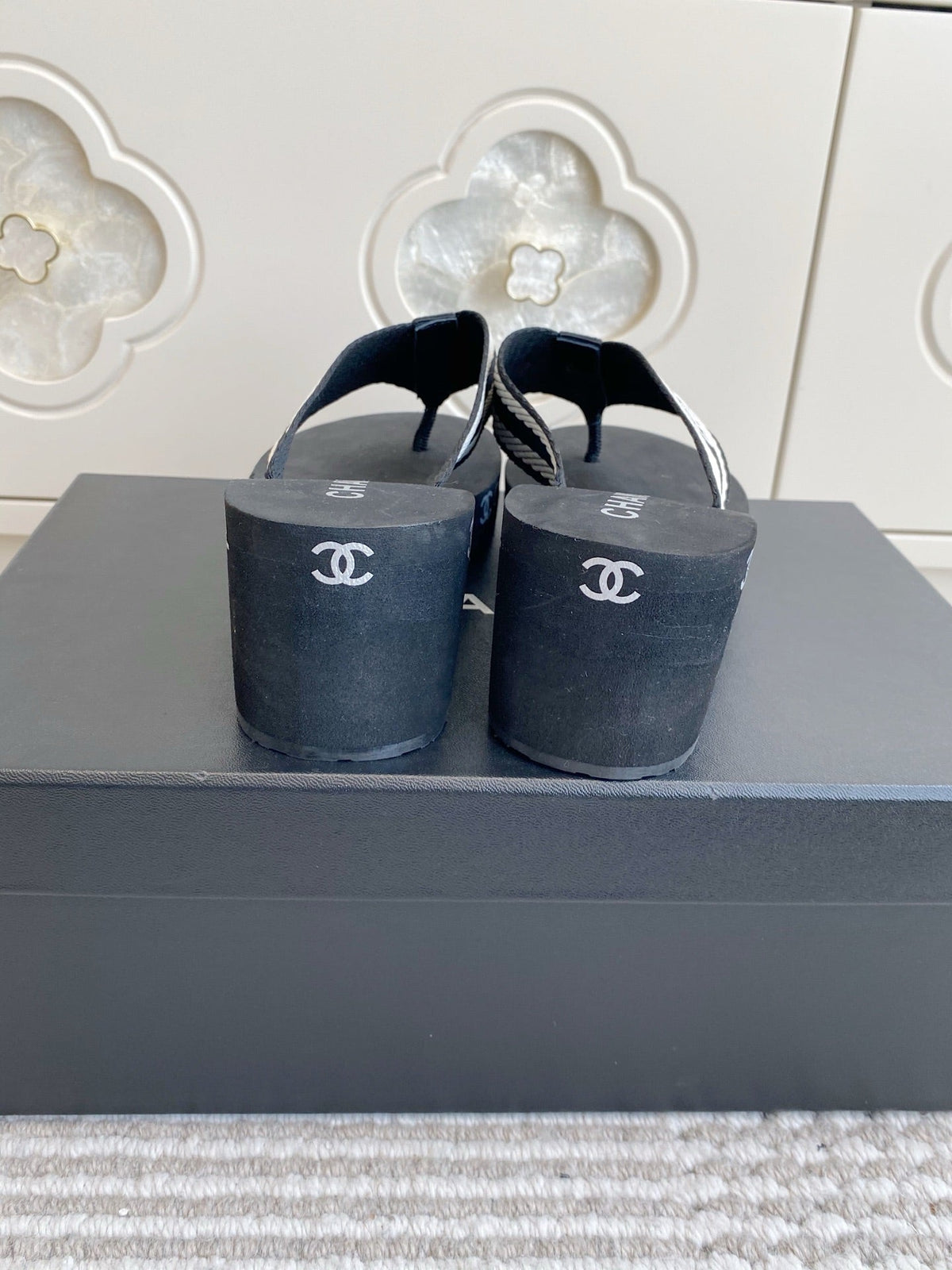 CC 26s Thong Sandals 65 Black White Rubber Leather 647677