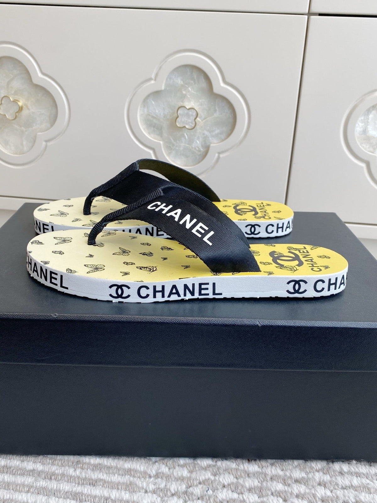 CC 26s Thong Sandals Yellow Pastel Rubber Leather 647680