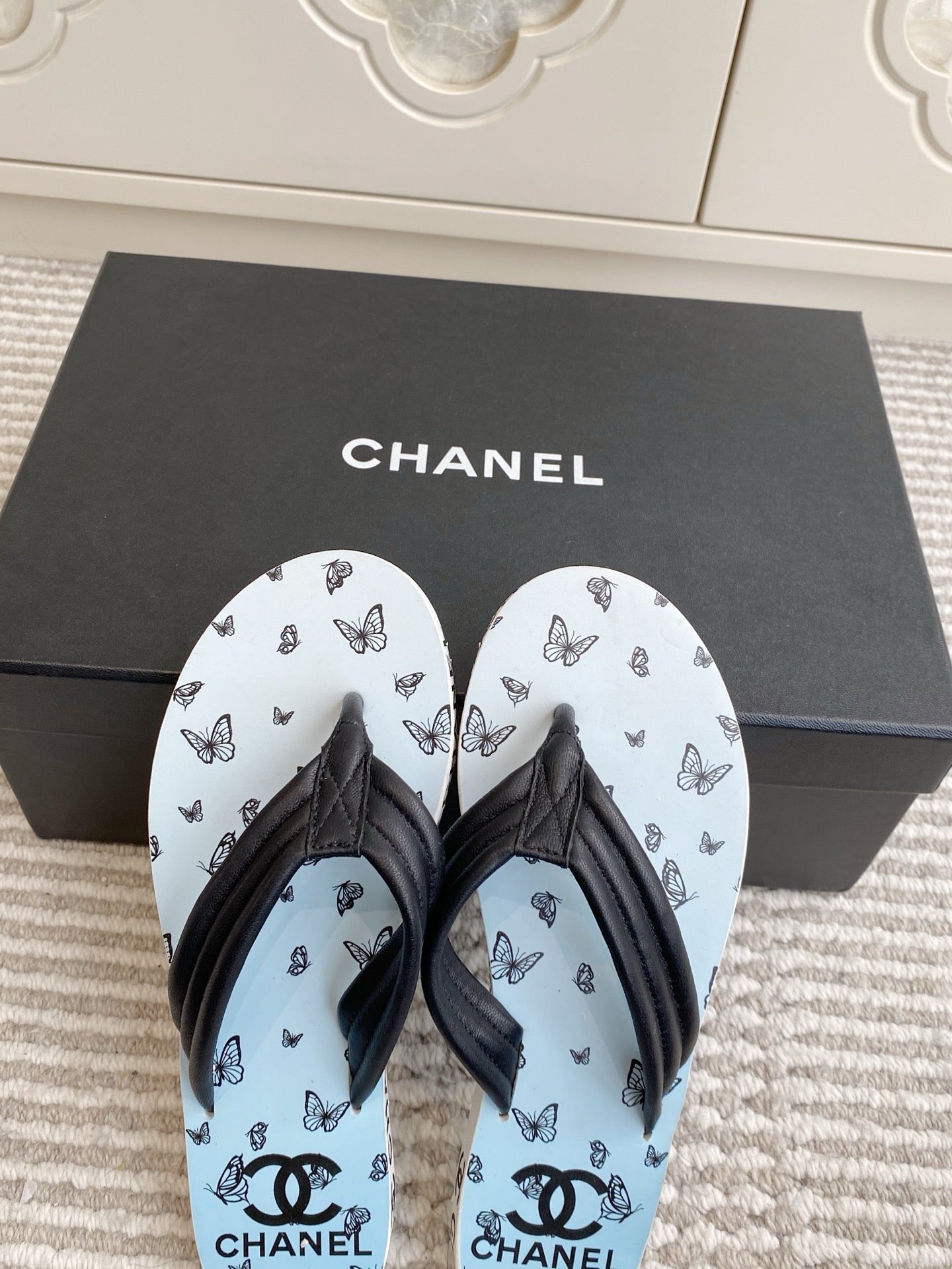 CC 26s Thong Sandals Blue Pastel Black Rubber Leather 647683