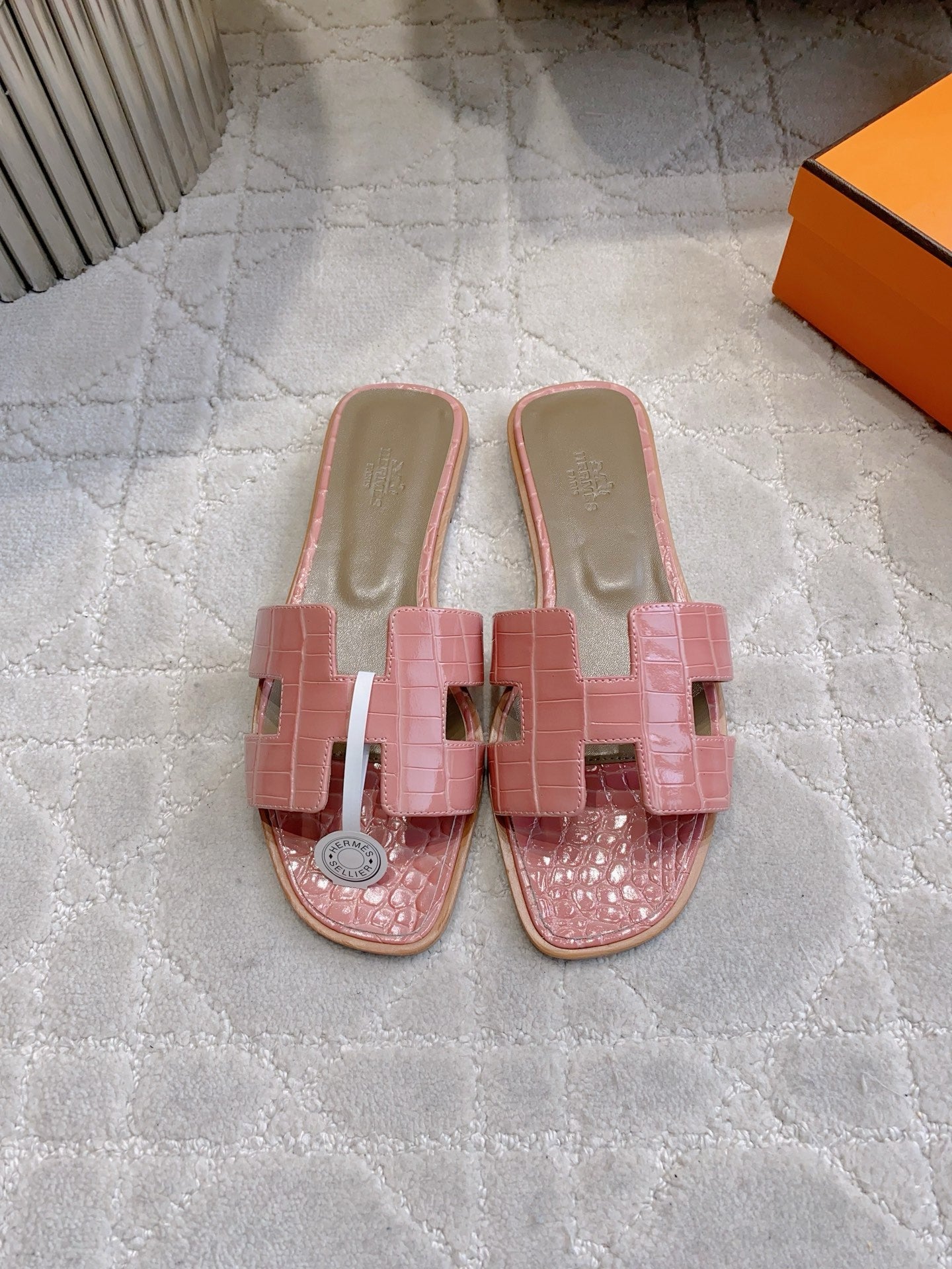 HM 26s Oran Sandal Pink Alligator Embossed Leather 724326
