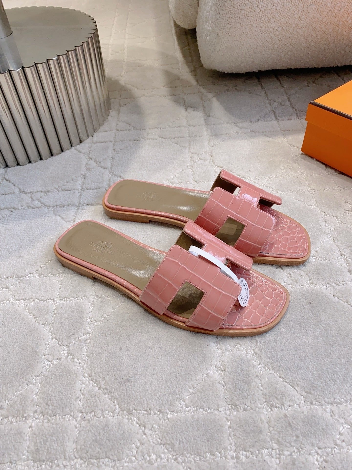 HM 26s Oran Sandal Pink Alligator Embossed Leather 724326