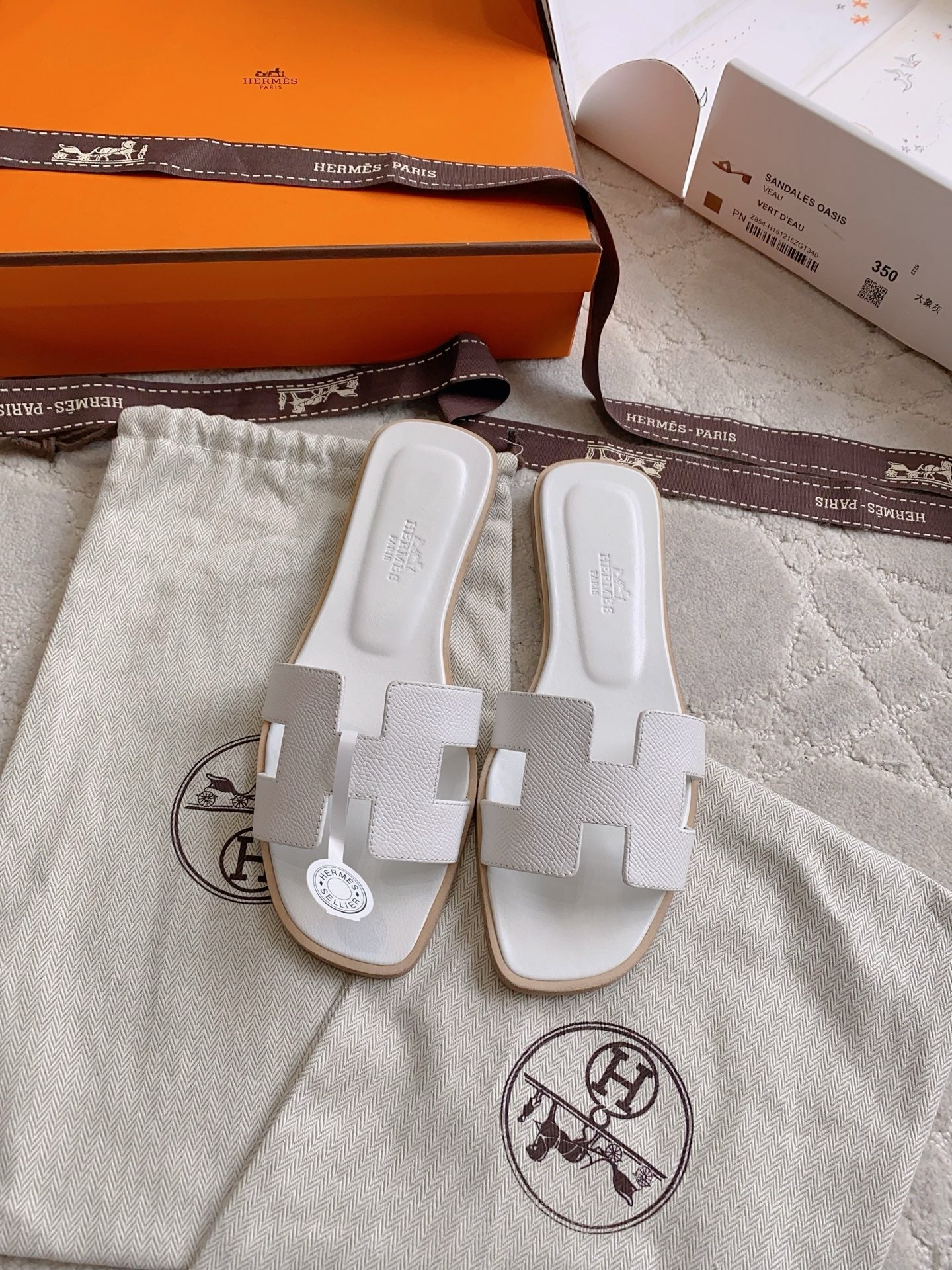 HM 26s Oran Sandal White Espom Goatskin 724276