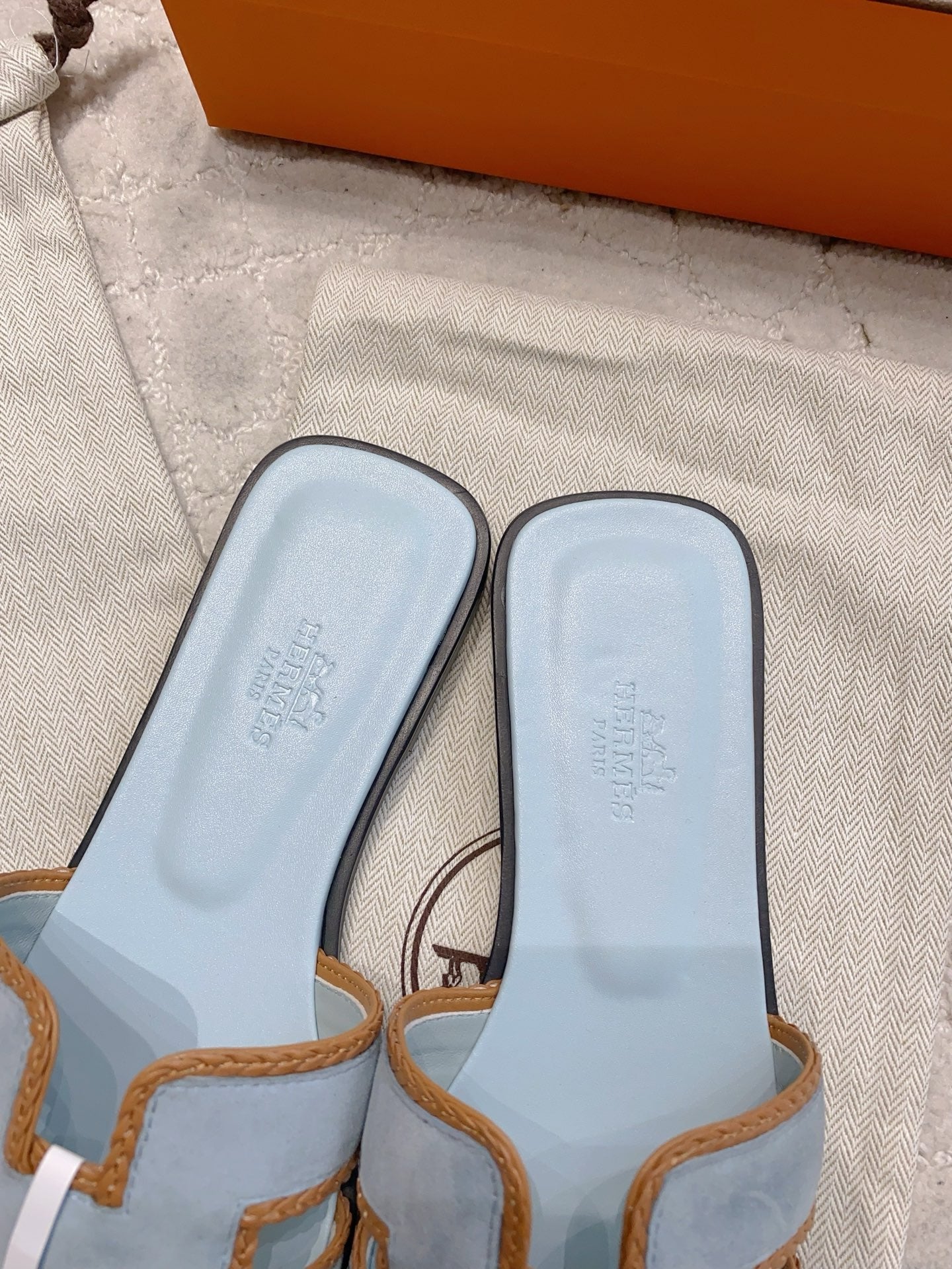HM 26s Oran Sandal Light Blue Grey Suede Goatskin 724349