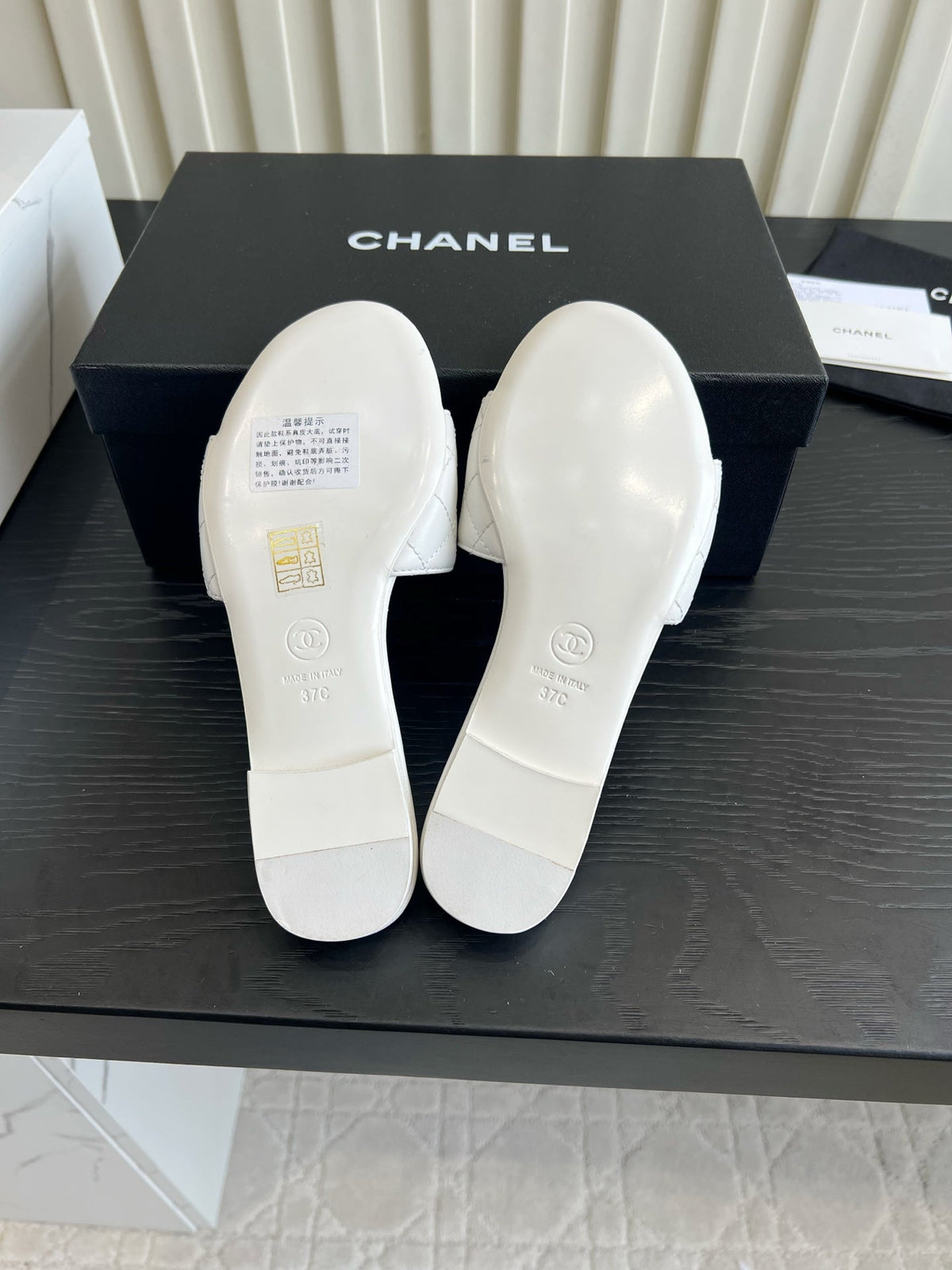 CC 26s Flat Sandals White Quited Leather 906220