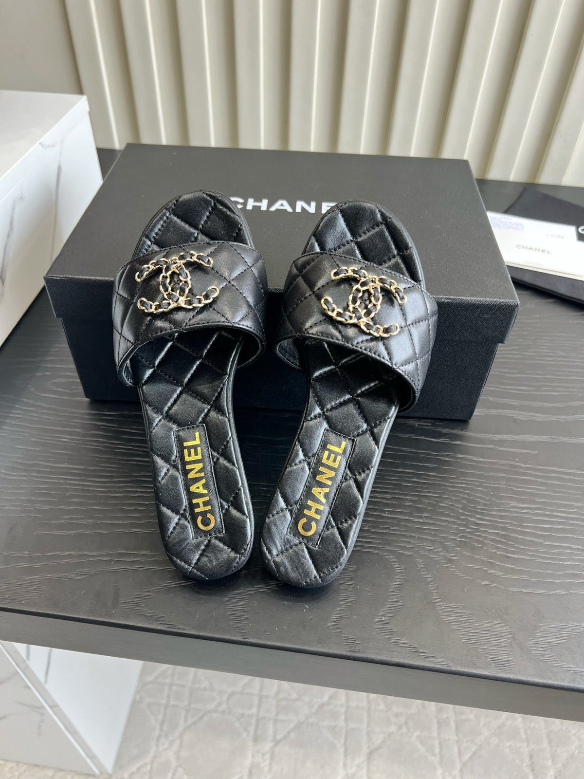 CC 26s Flat Sandals Black Quited Leather 906217