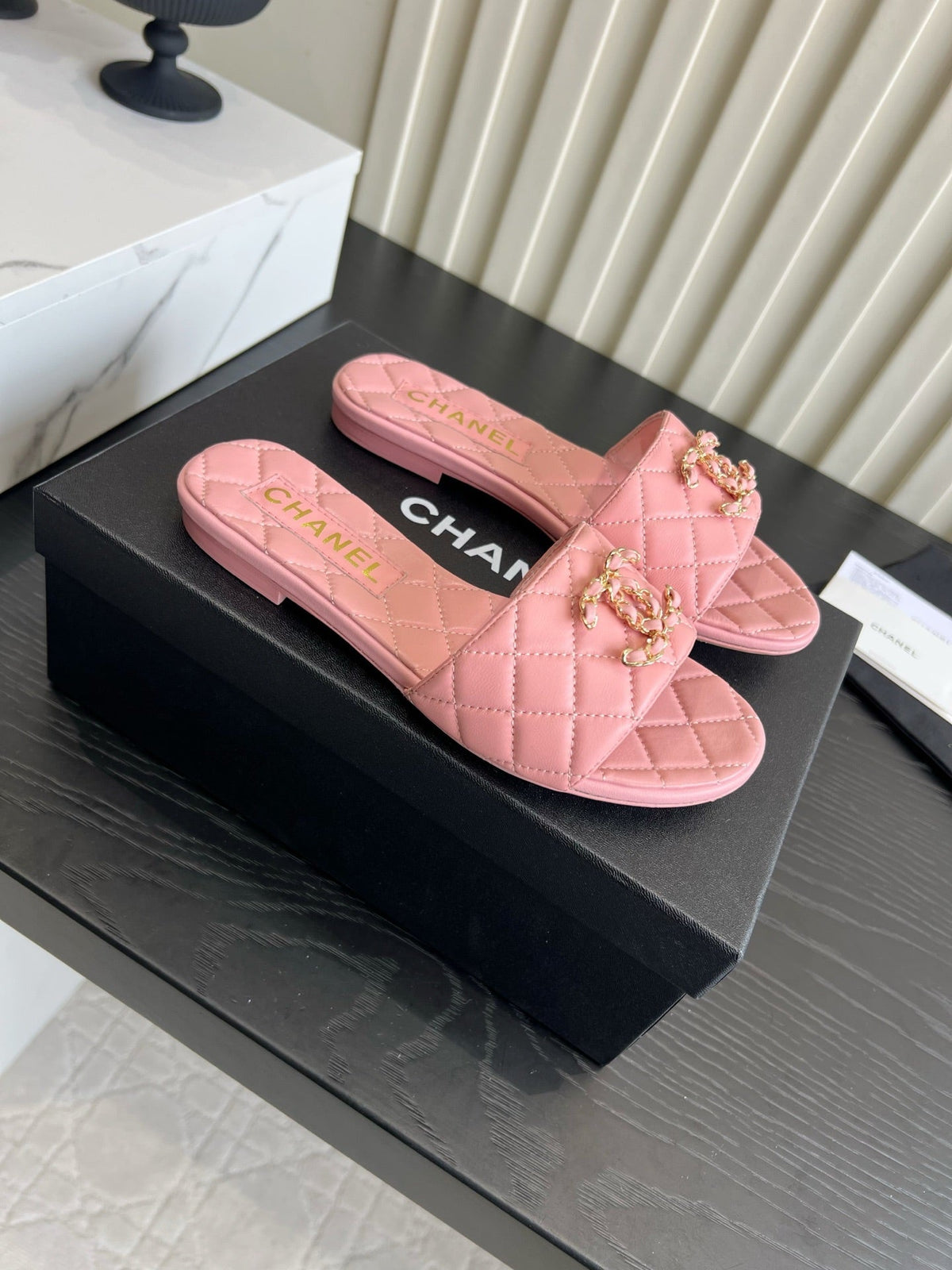 CC 26s Flat Sandals Light Pink Quited Leather 906218