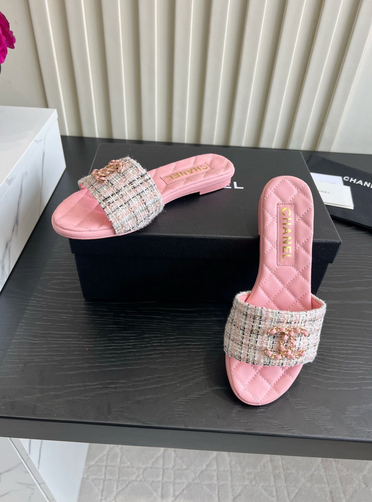 CC 26s Flat Sandals Light Pink Quited Leather 906223