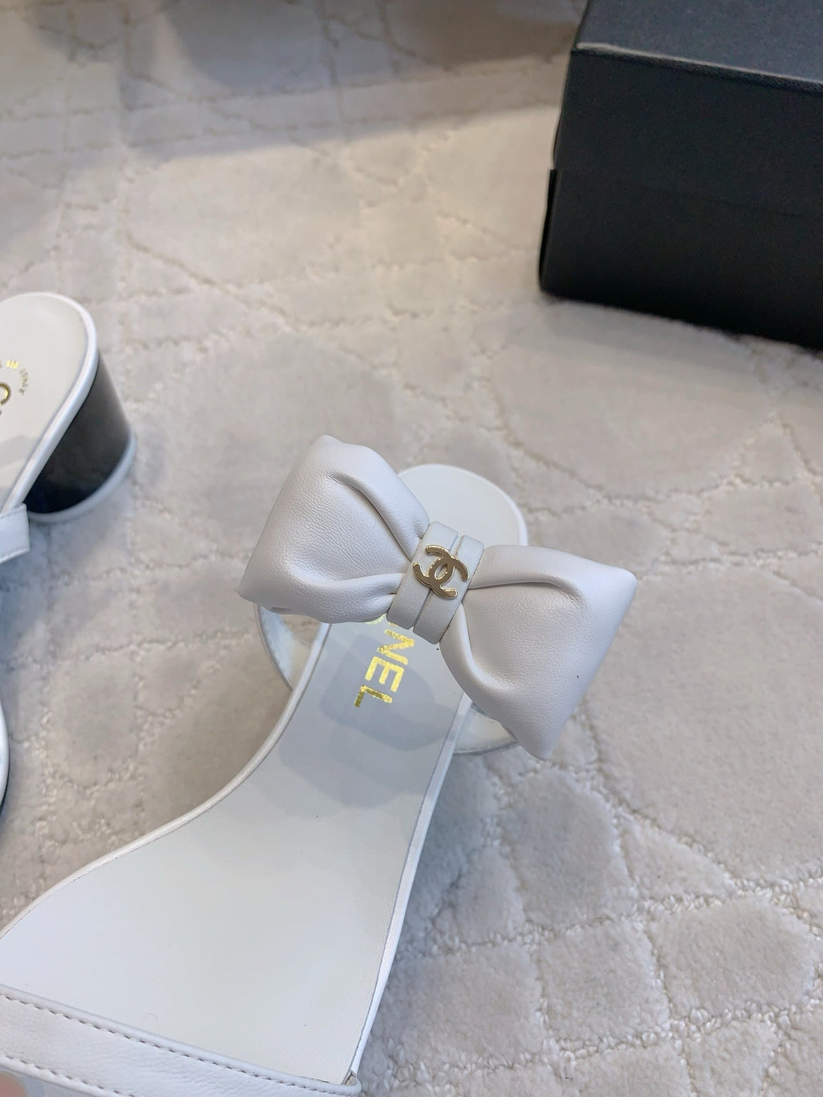 CC 26s Bow-Tie Sandals 6.5cm White Lambskin 906128