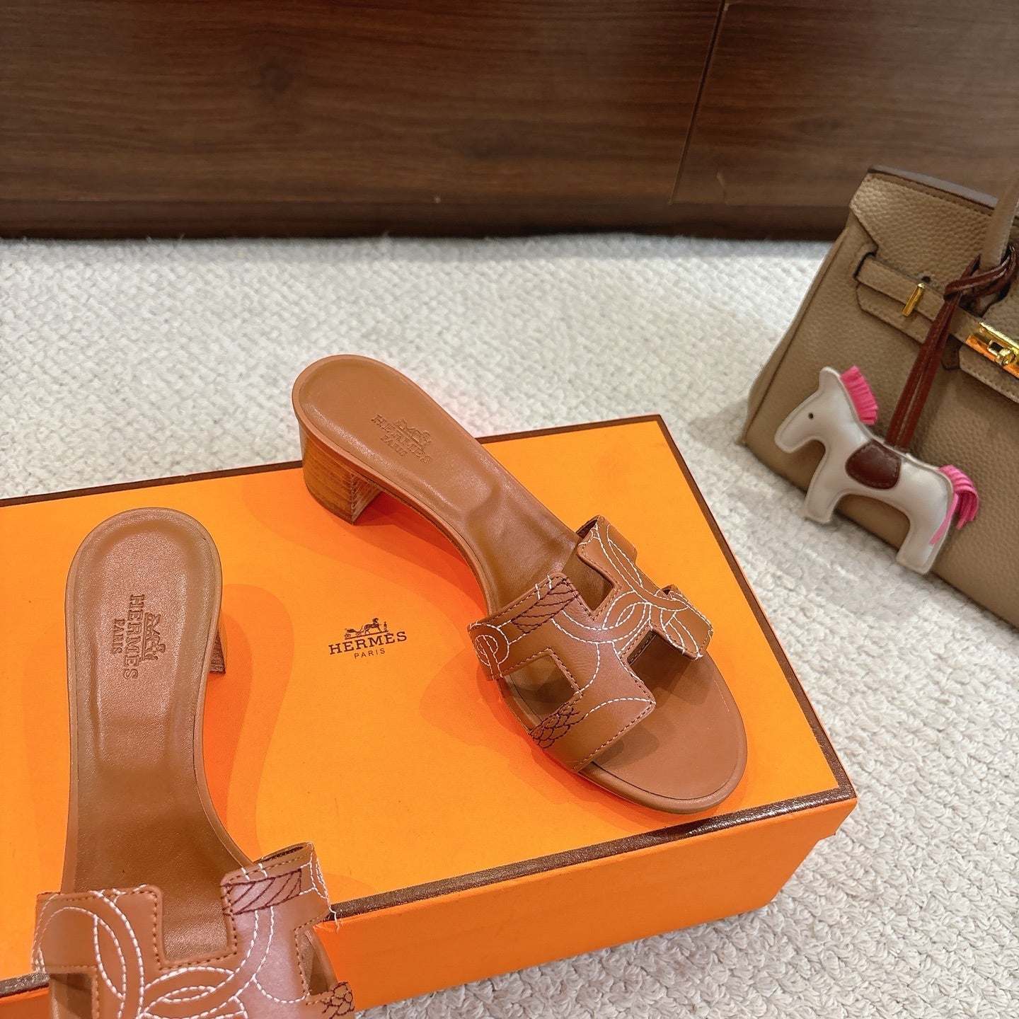 HM Oasis Sandals Brown Embroidery Pattern Cowhide 294845