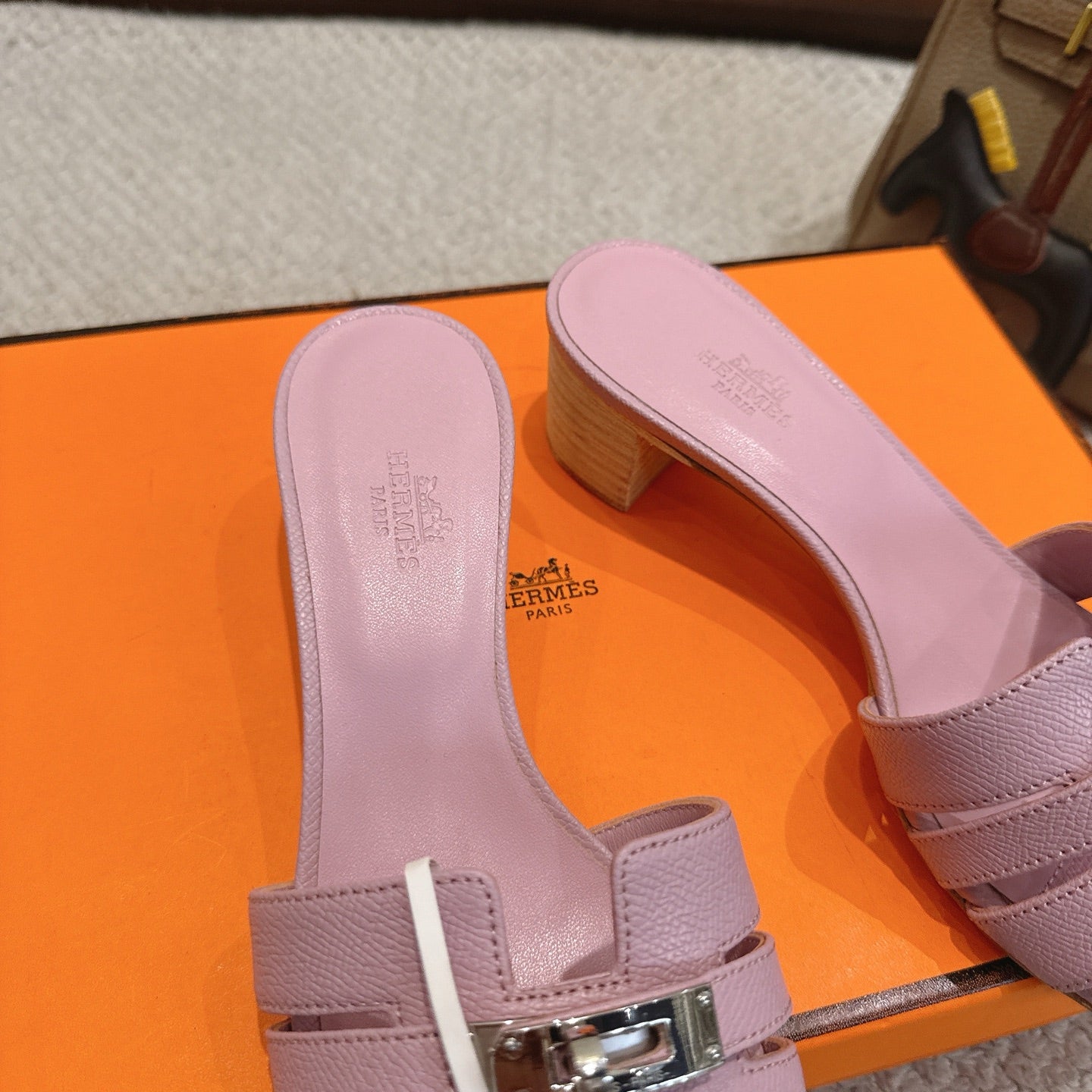 HM Kelly Buckle Sandals 5cm Light Pink Leather 804989