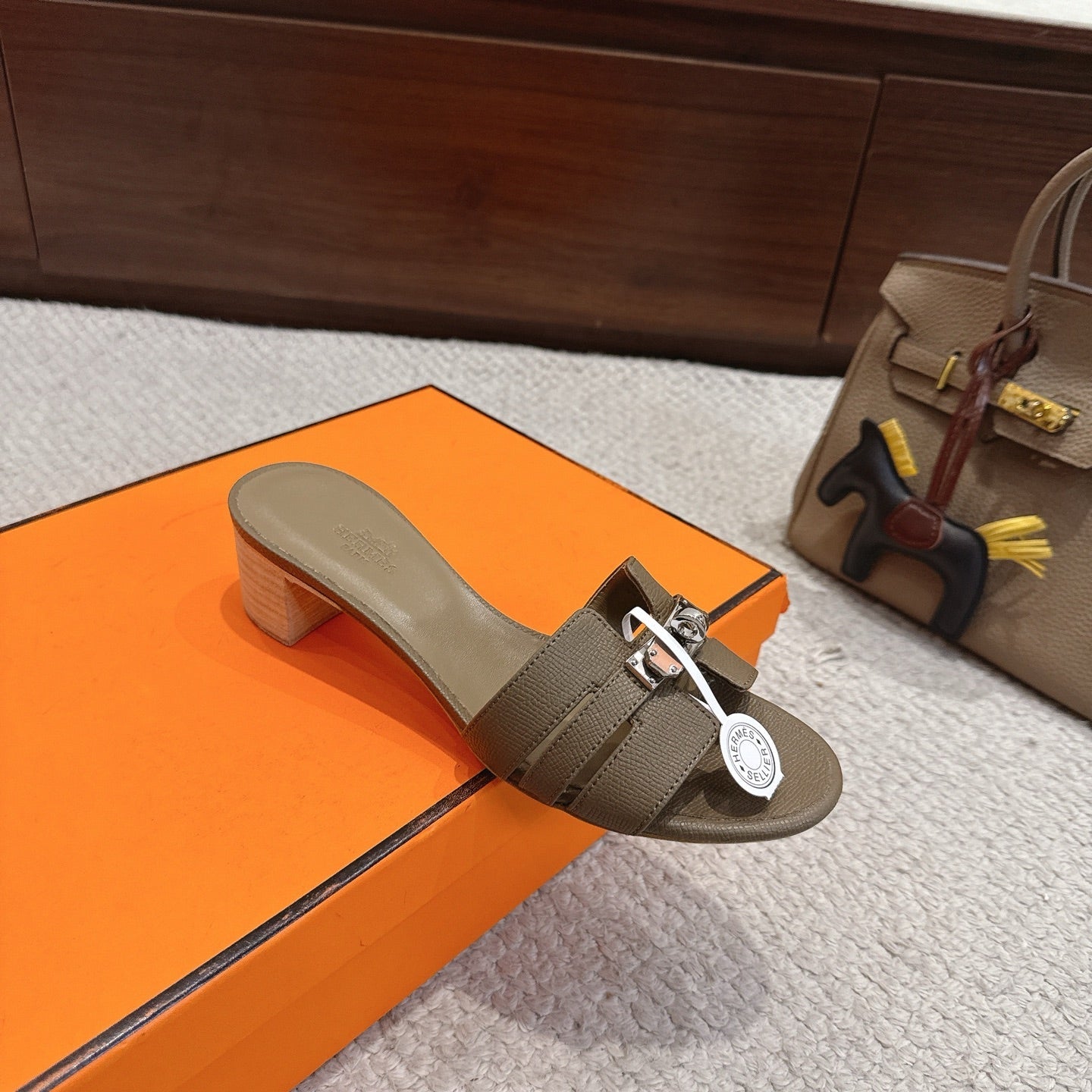 HM Kelly Buckle Sandals 5cm Light Taupe Leather 804994