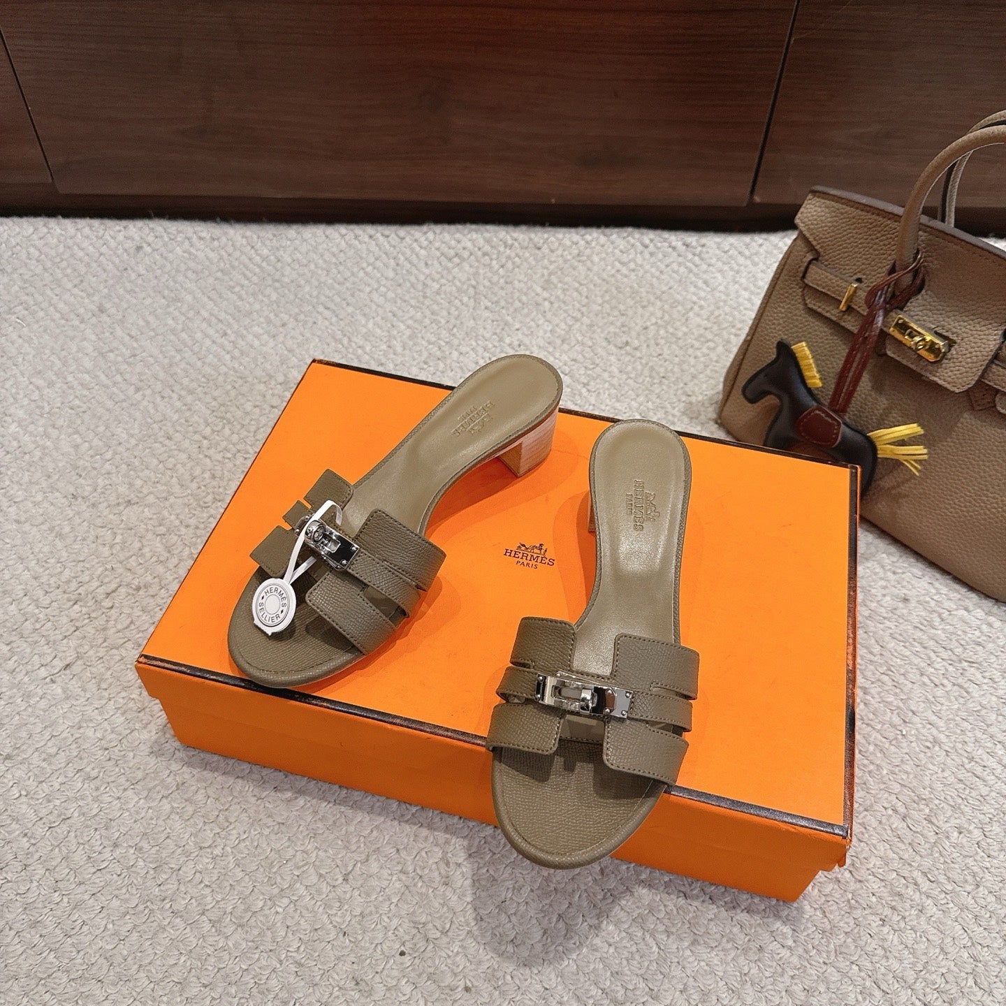 HM Kelly Buckle Sandals 5cm Light Taupe Leather 804994