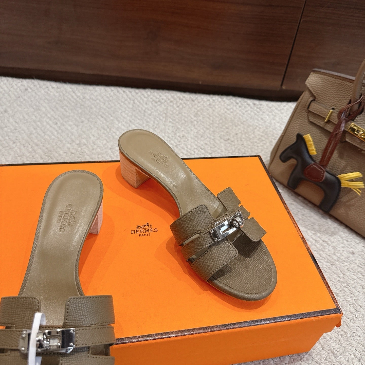 HM Kelly Buckle Sandals 5cm Light Taupe Leather 804994