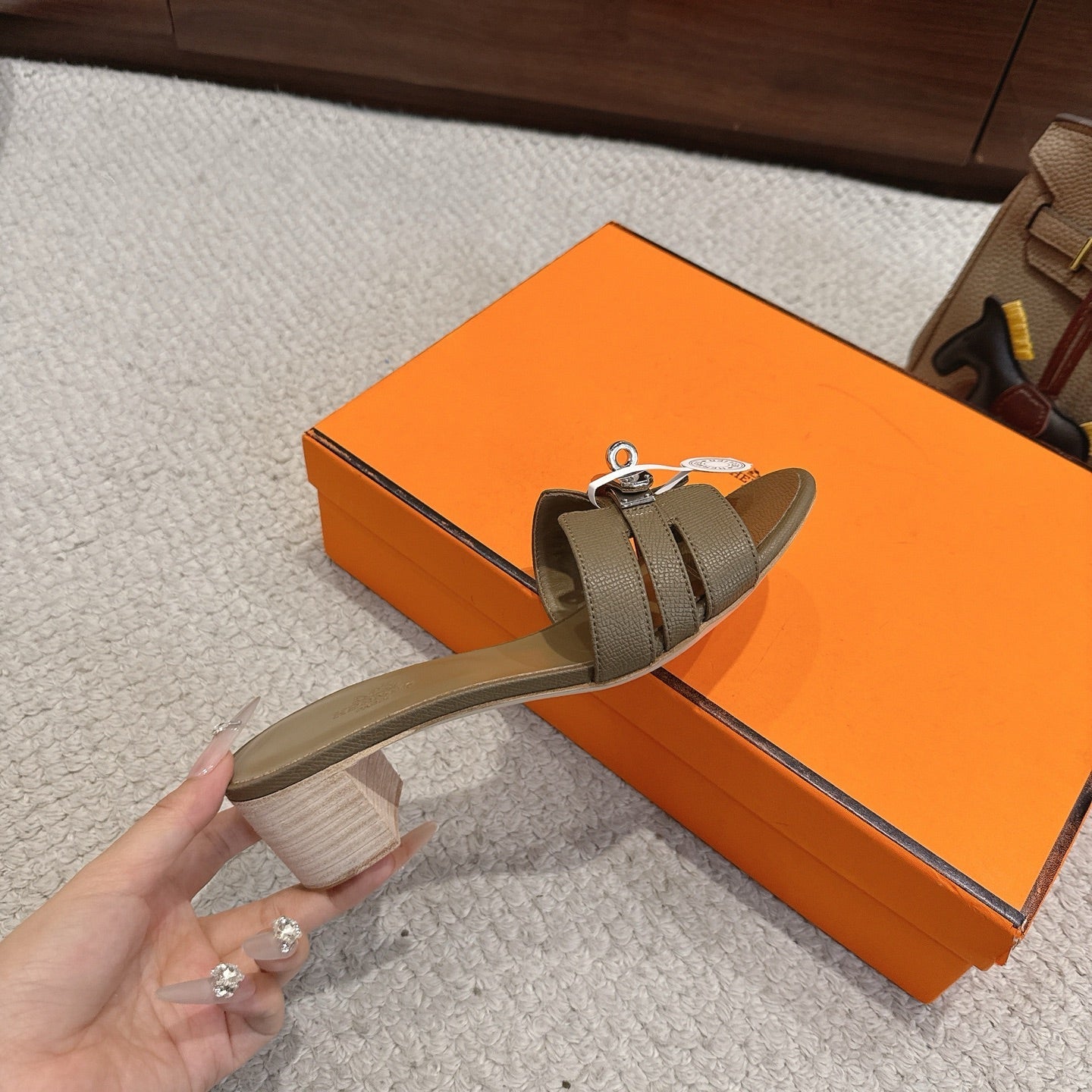 HM Kelly Buckle Sandals 5cm Light Taupe Leather 804994