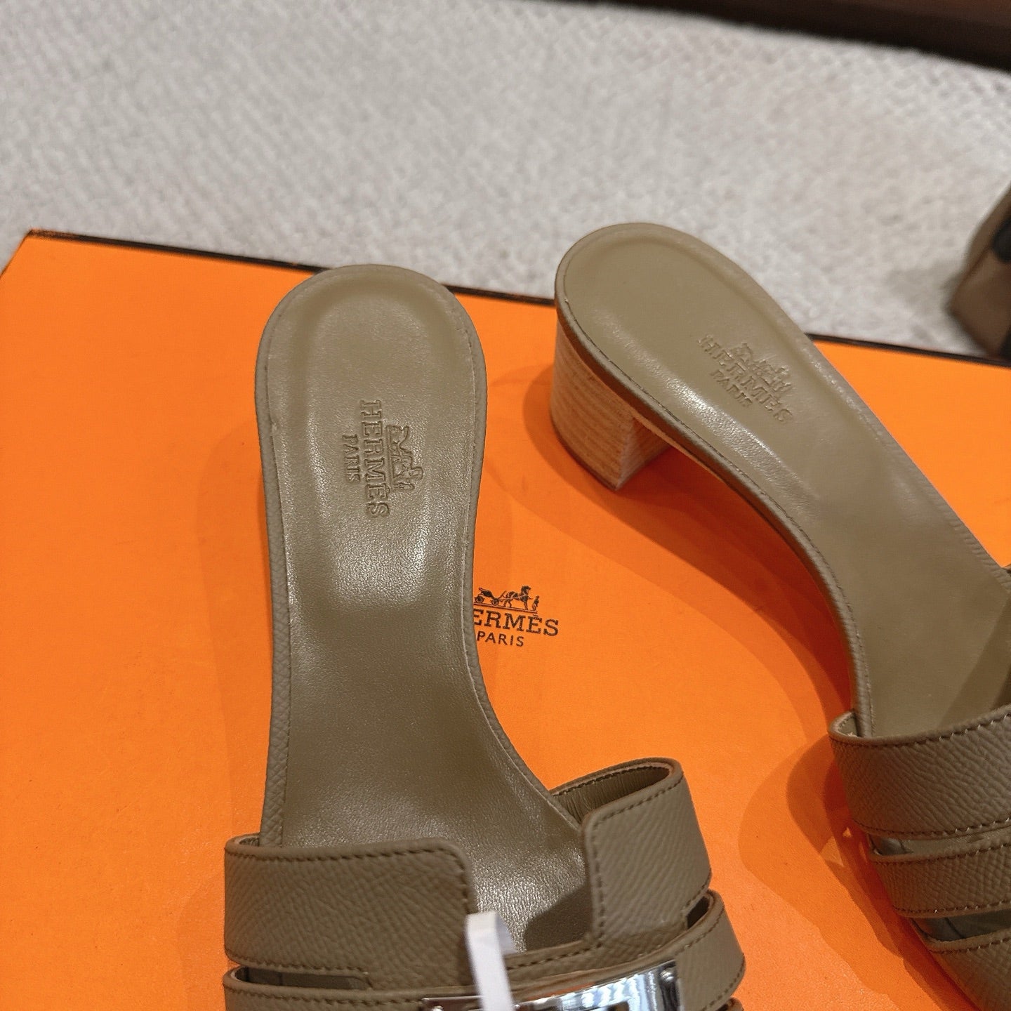 HM Kelly Buckle Sandals 5cm Taupe Leather 804996