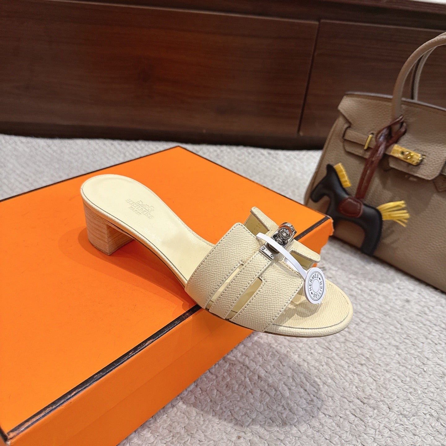 HM Kelly Buckle Sandals 5cm Beige Leather 805000