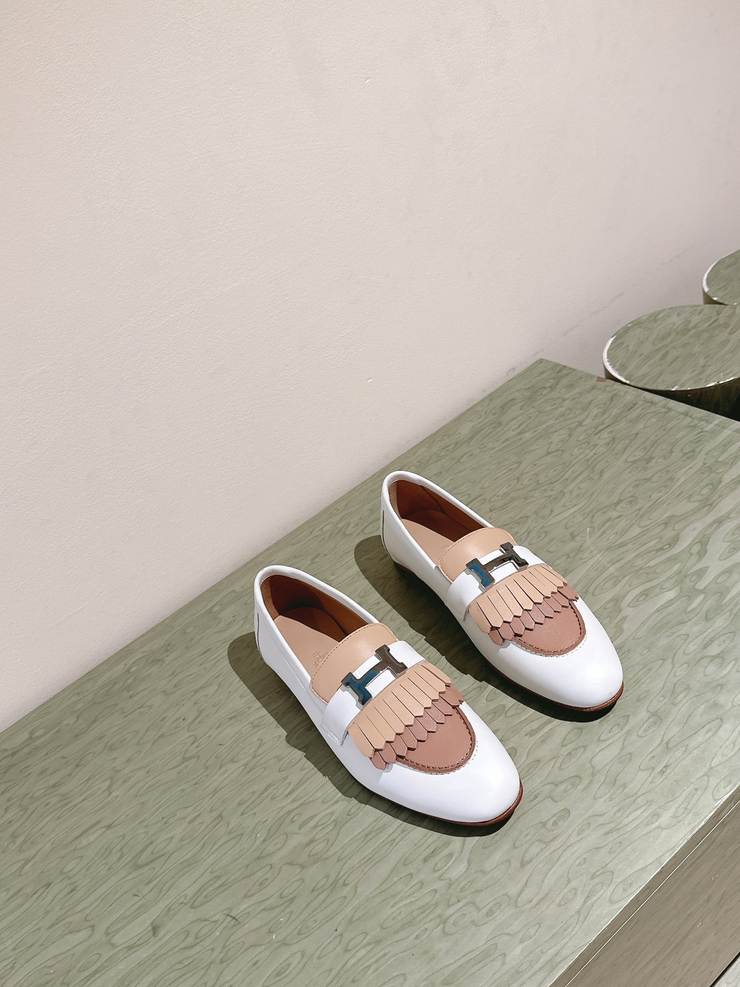 HM Mocassins Royal Loafers White Beige Sheepskin 445010