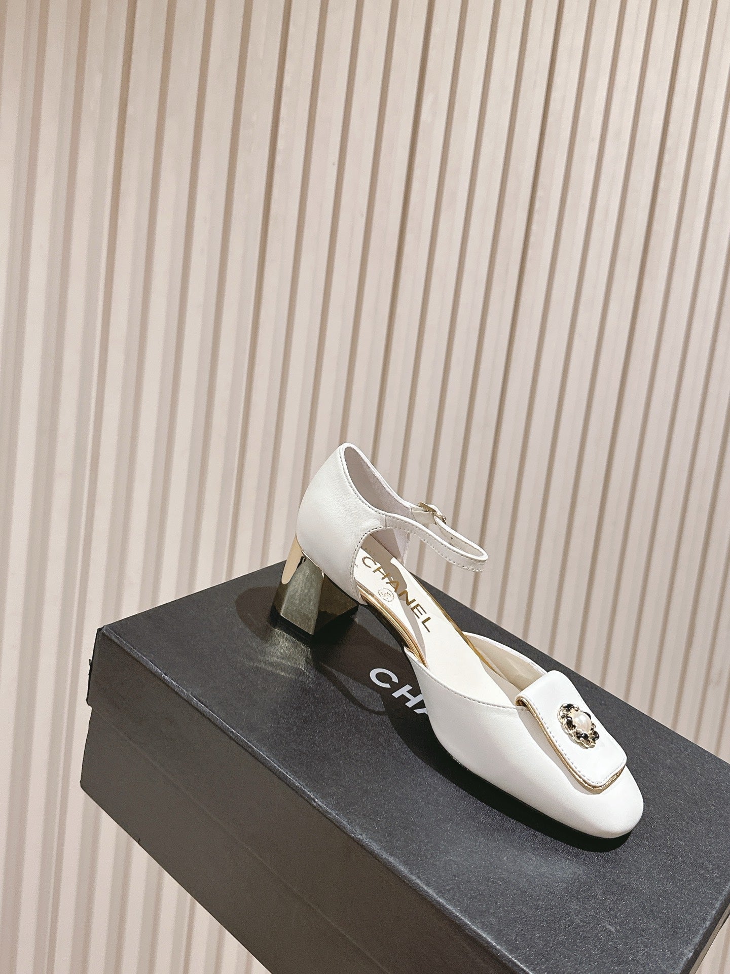 CC 26s Mary Jane Sandals 65 White Sheepskin 658472