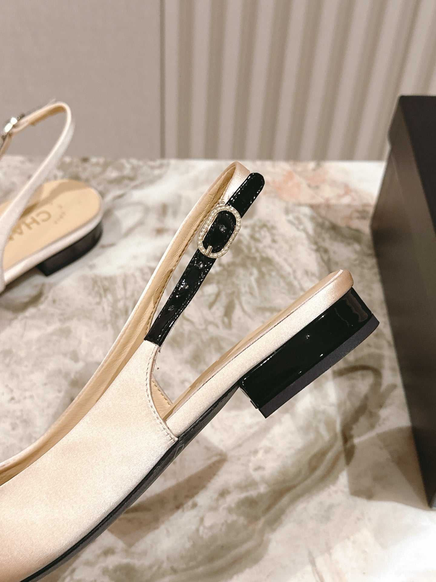 CC 26s Slingback Flat Beige Satin Sheepskin 658476