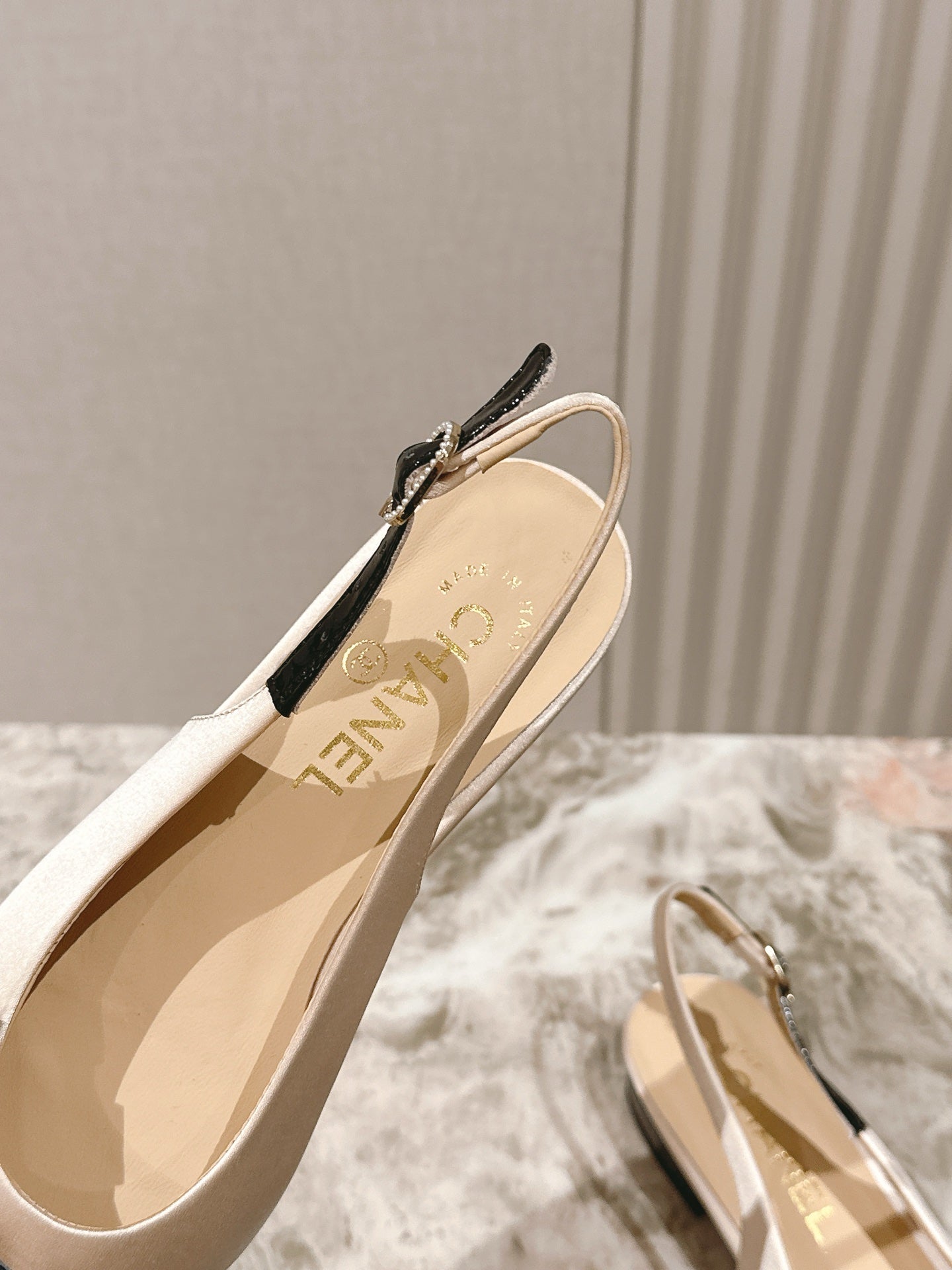 CC 26s Slingback Flat Beige Satin Sheepskin 658476