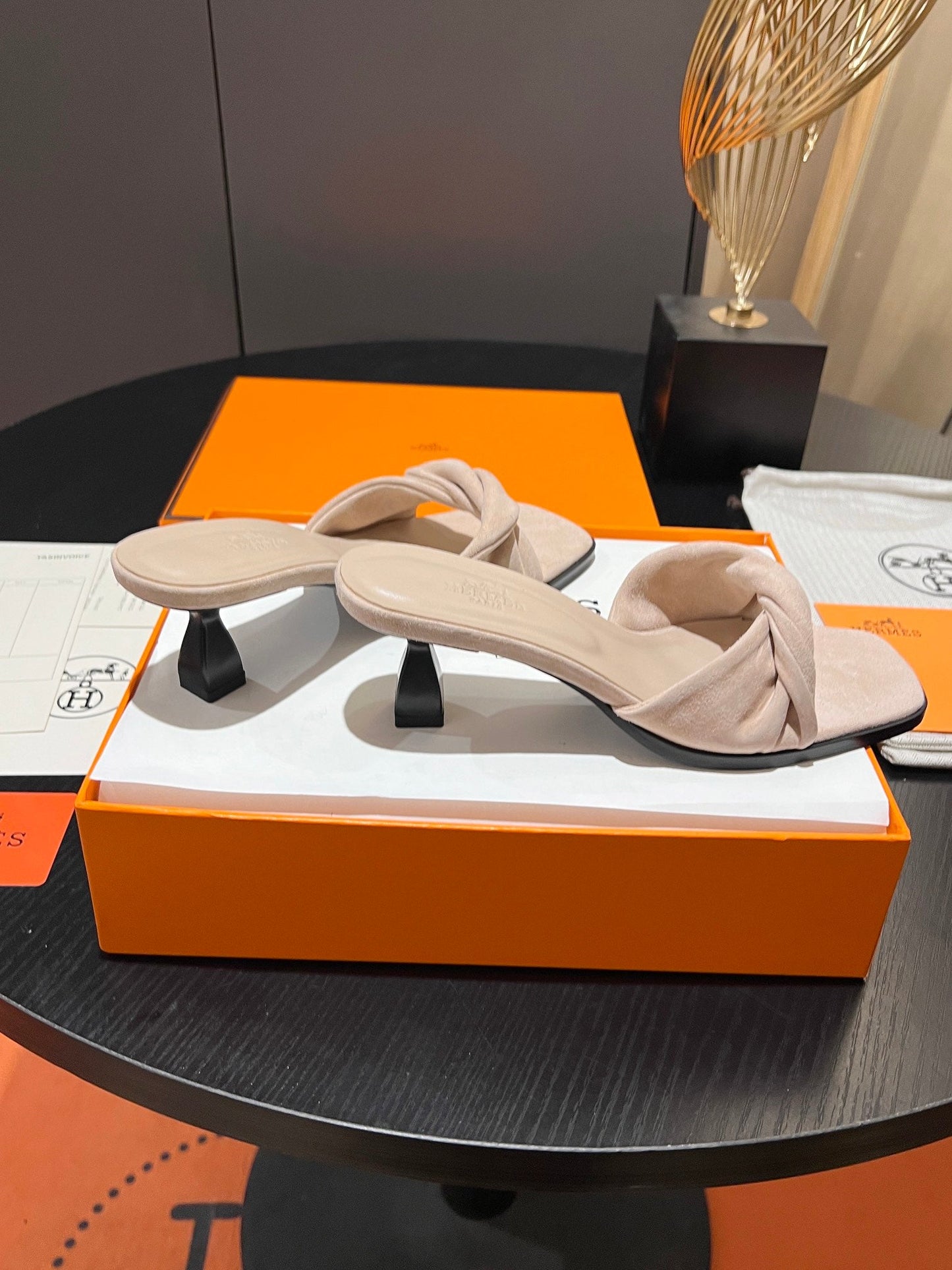 HM Giny Sandal 5.5 Light Beige Suede Calfskin 680062