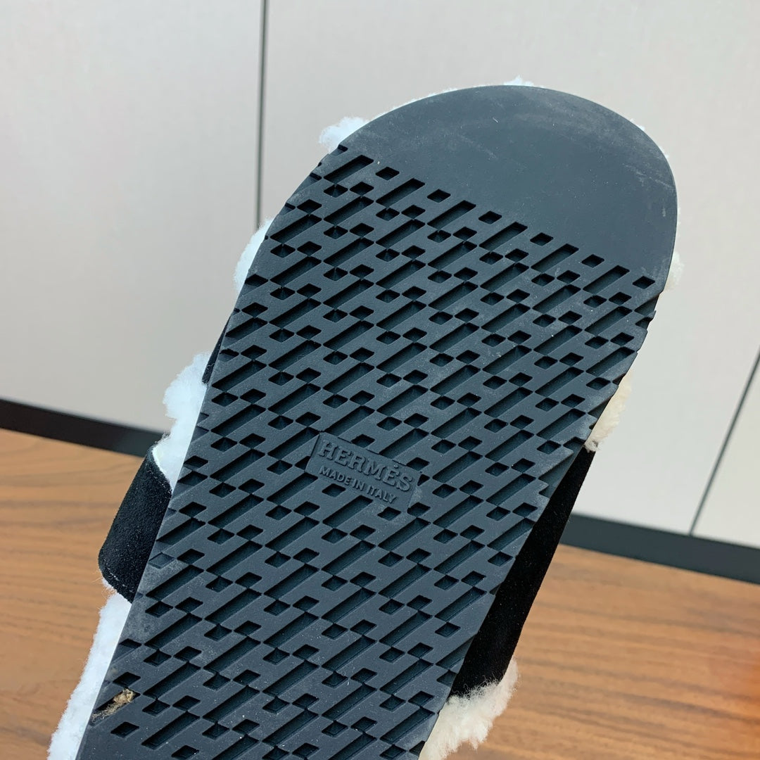 HM Chypre Sandal In Black Mix White Fleece And Suede 984199