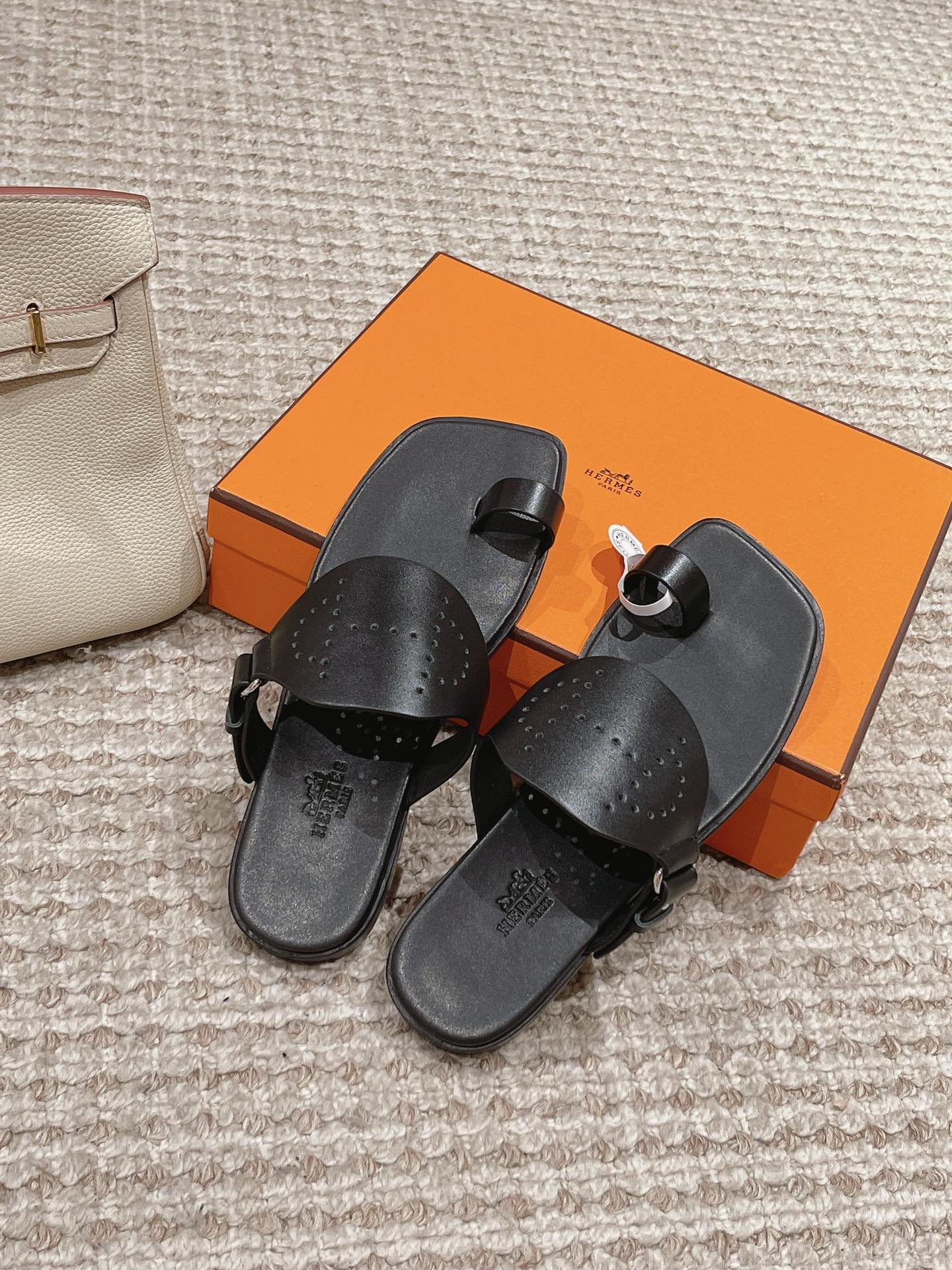 HM Hera Sandal Black Cowhide 544538
