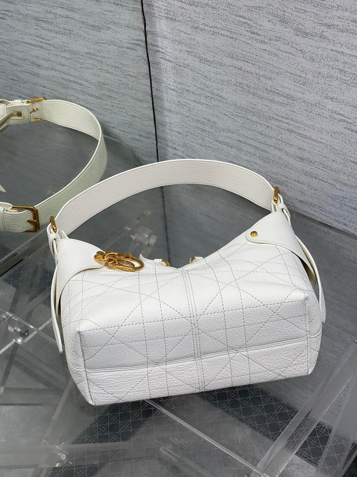 Dior 2025 Voyage Bag 23cm White Grained Calfskin 267760