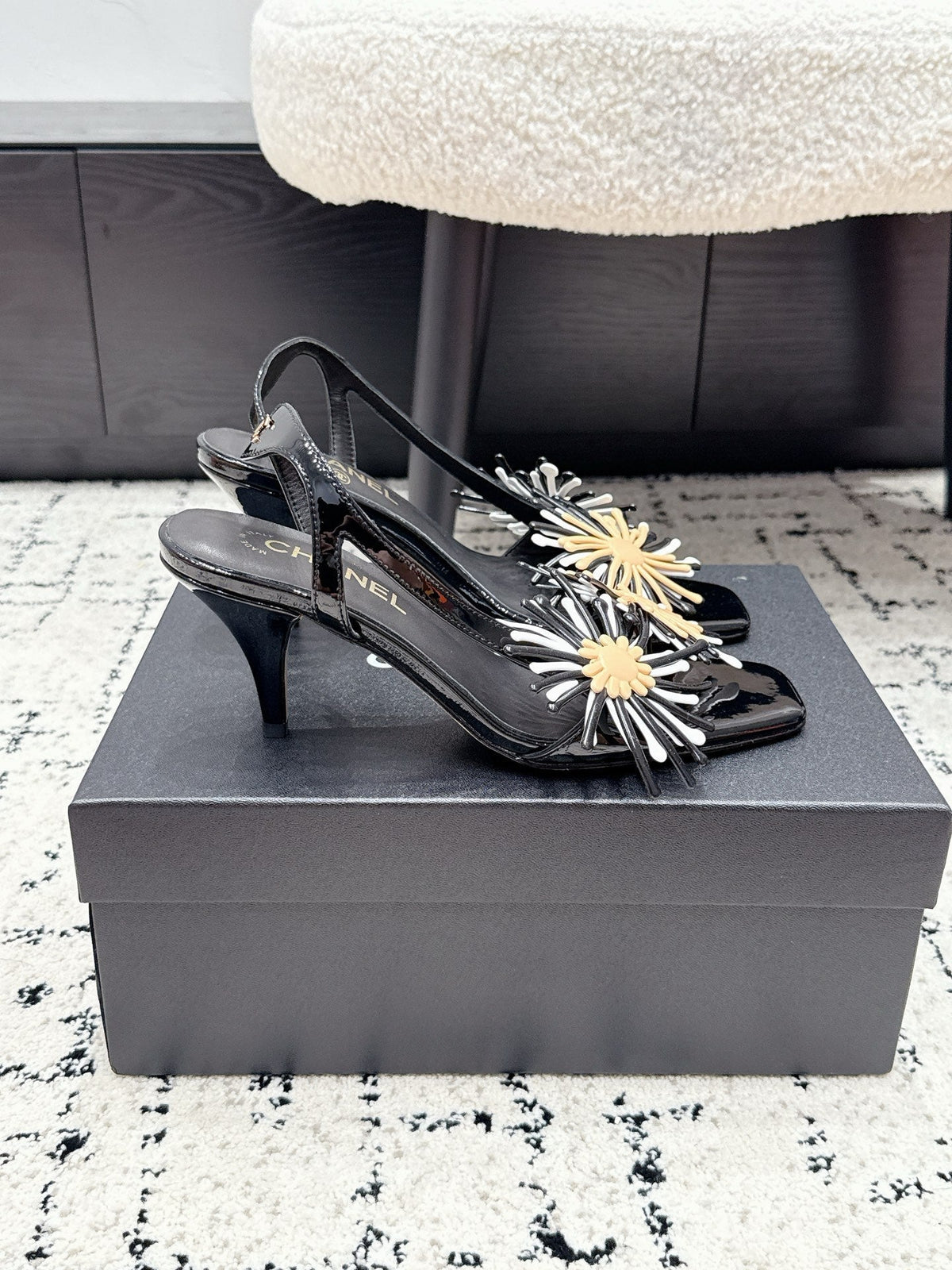 CC 26s High-Heeled Sandals Black Patent Leather 908289