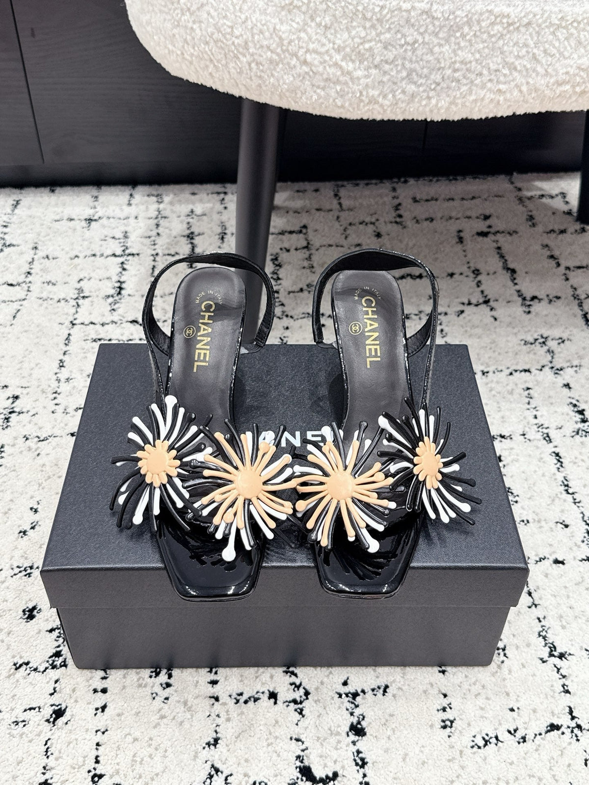 CC 26s High-Heeled Sandals Black Patent Leather 908289