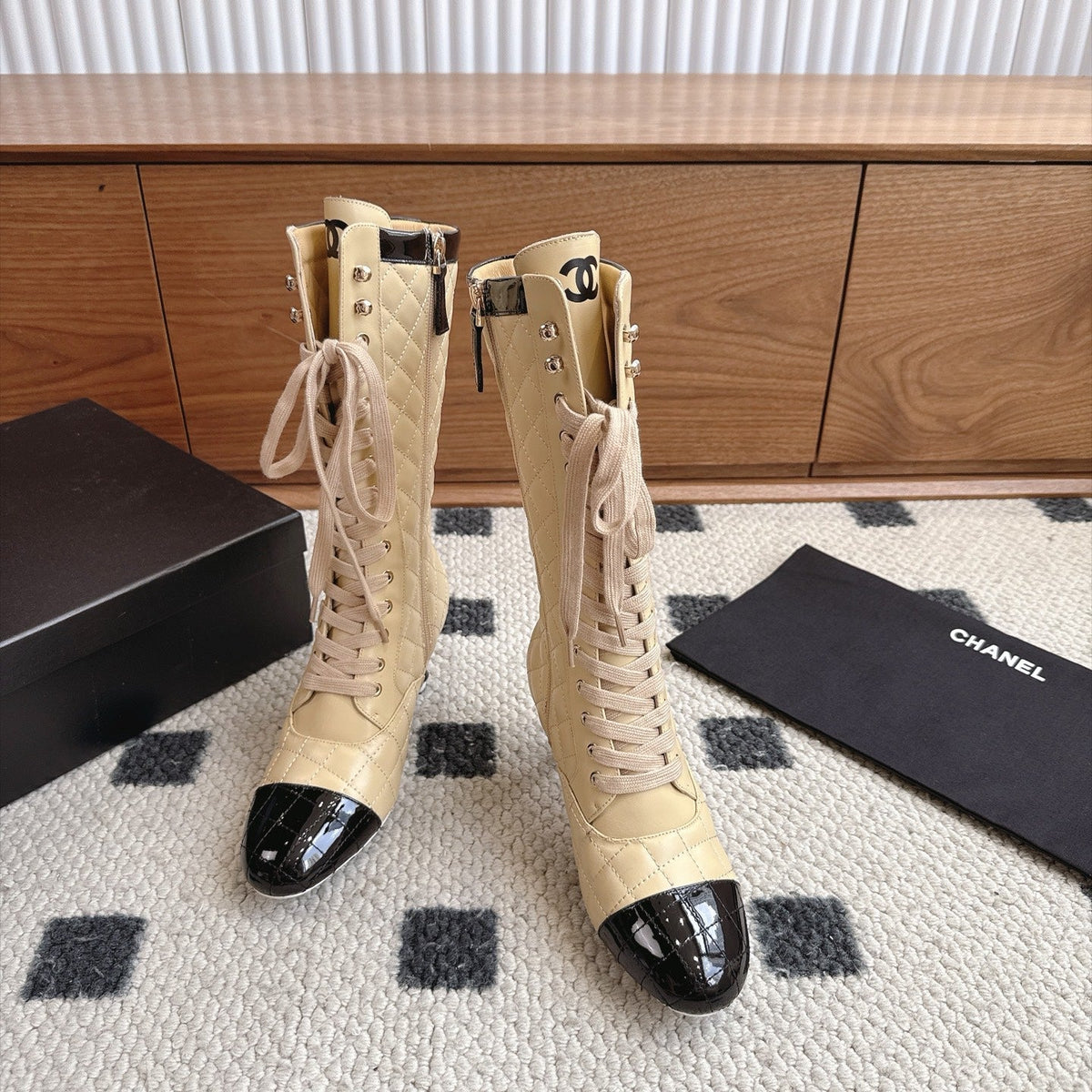 CC 26s Lace-Up Boots 6.5cm Beige Black Leather 118299