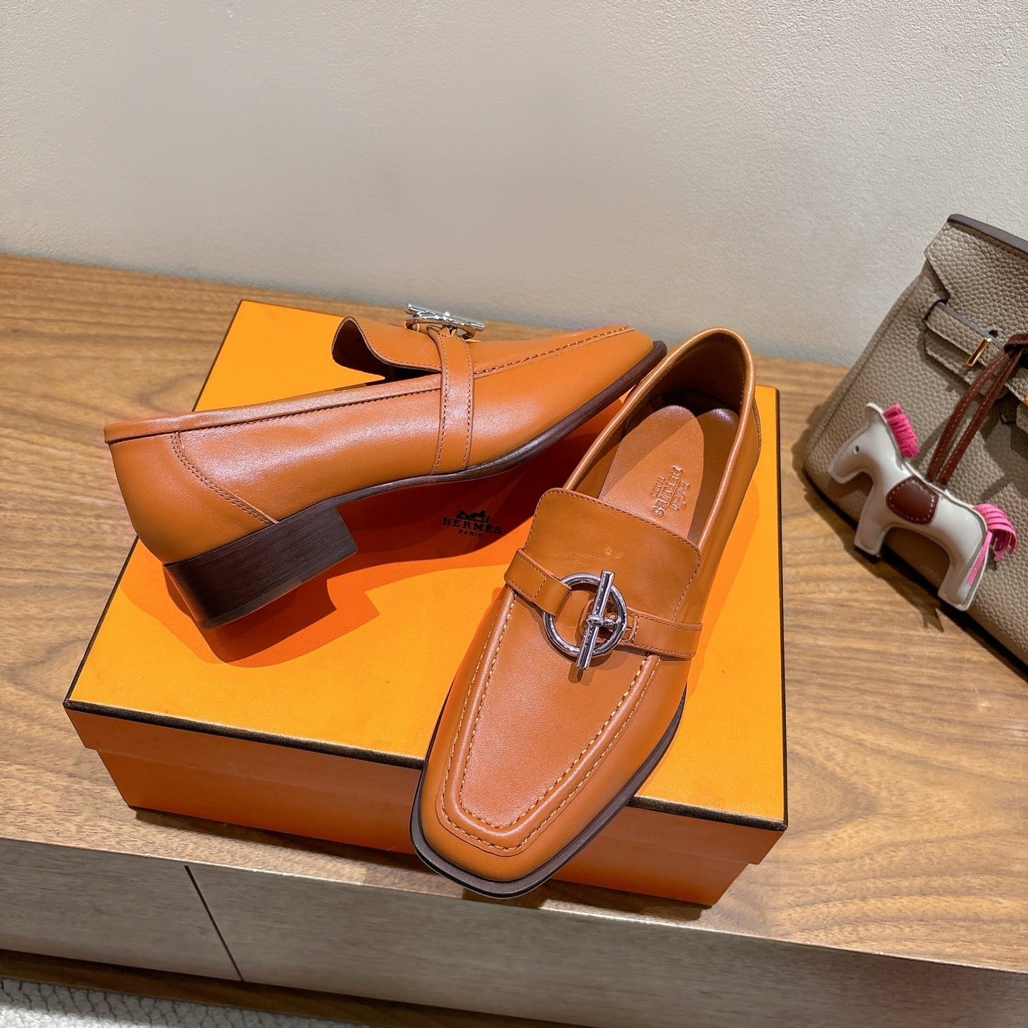 HM Impact Loafers Caramel Cowhide Sliver Hardware 526180