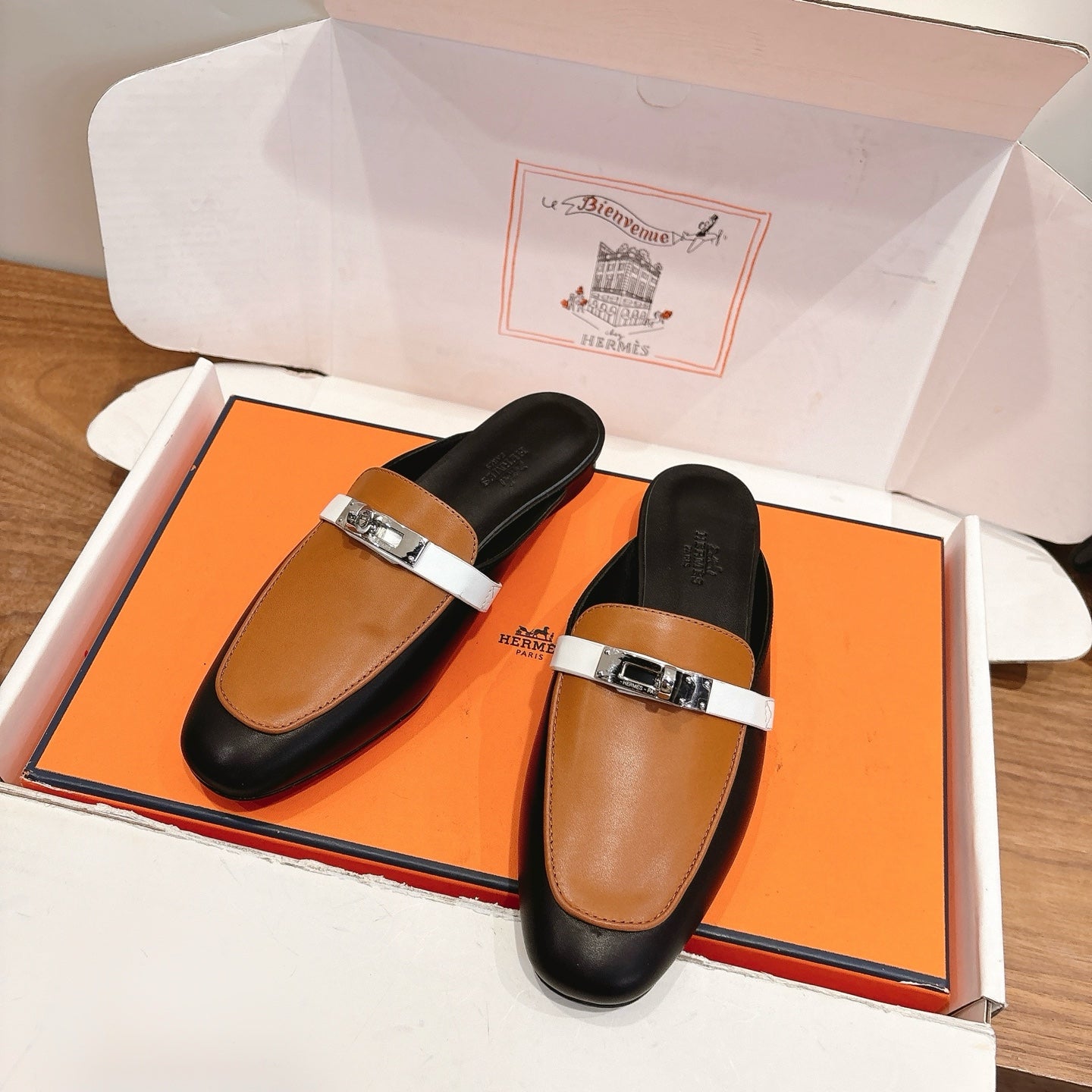 HM 26ss Mule Black Brown Calfskin Sliver Buckle 638467