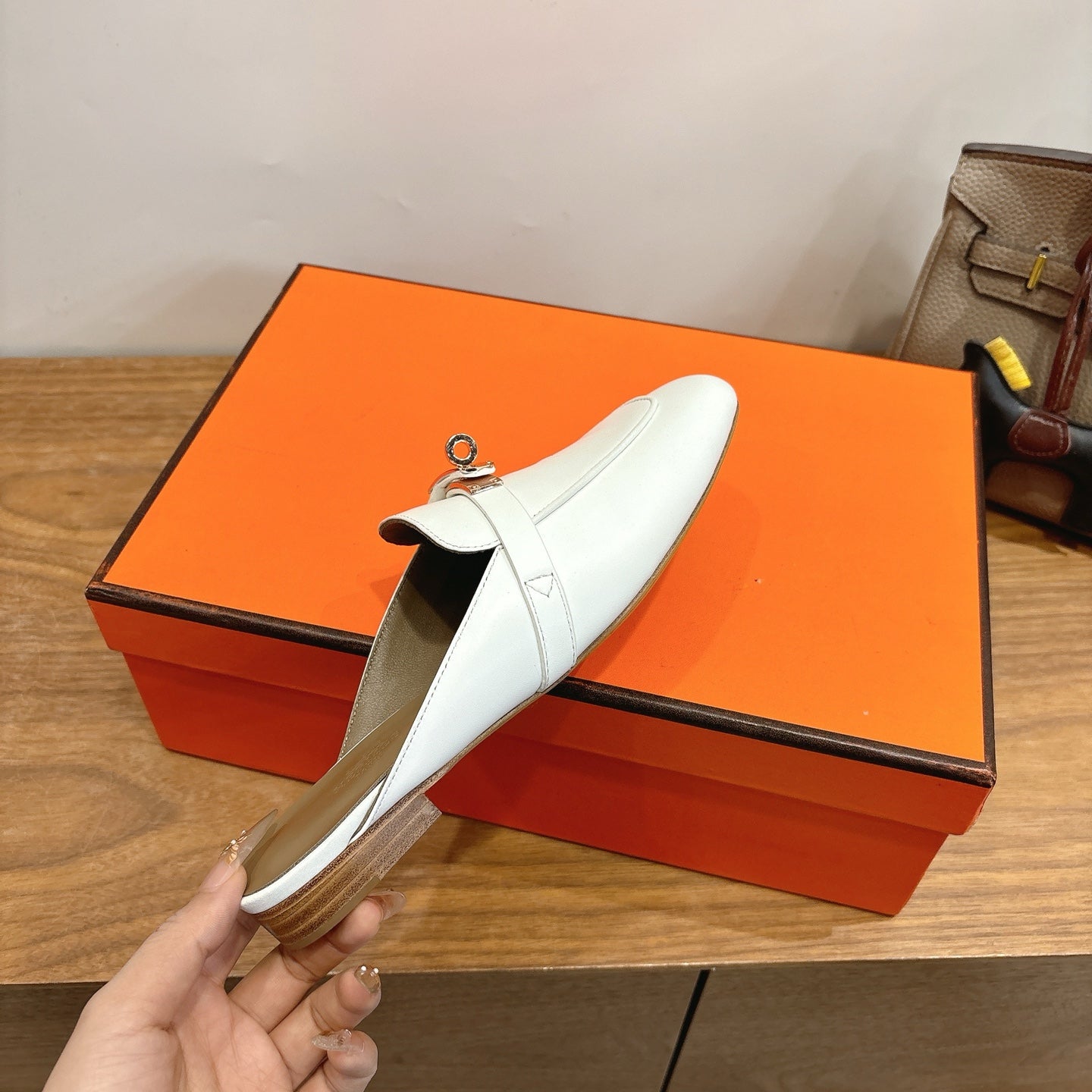 HM 26ss Mule White Calfskin Gold Buckle 638471