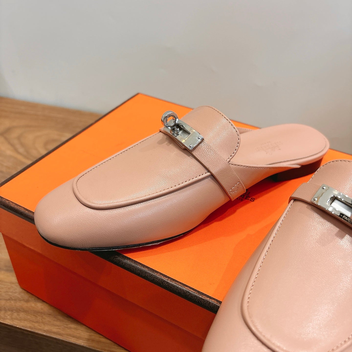 HM 26s Kelly Mule In Grey Beige Calfskin Silver Hardware