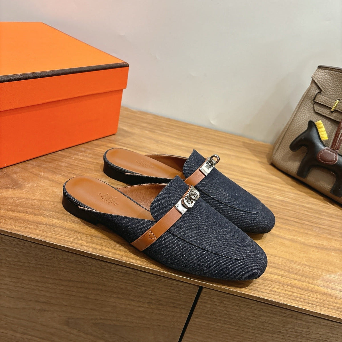 HM 26ss Mule Black Denim Calfskin Sliver Buckle 638477