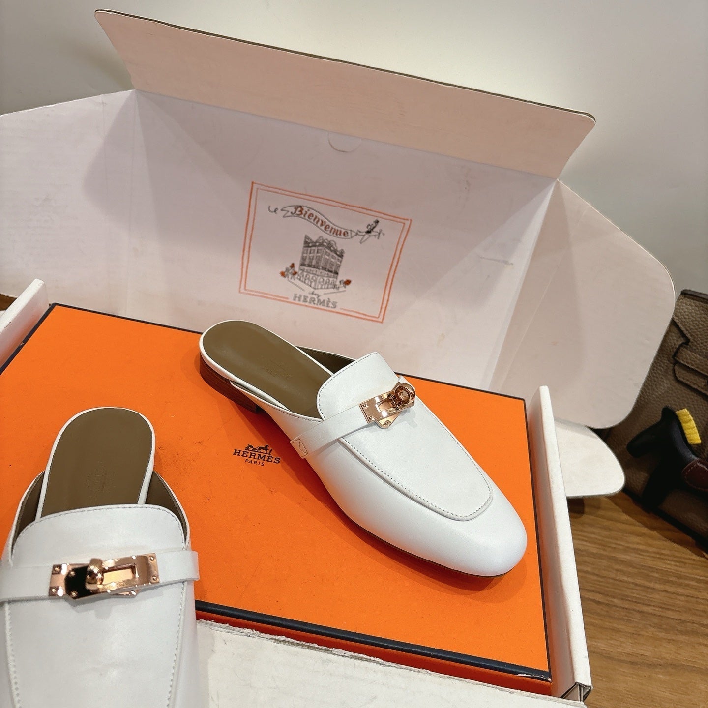 HM 26ss Mule White Calfskin Gold Buckle 638471