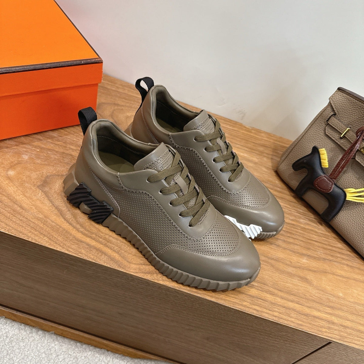 HM 26ss Sneakers Olive Green Leather 638569