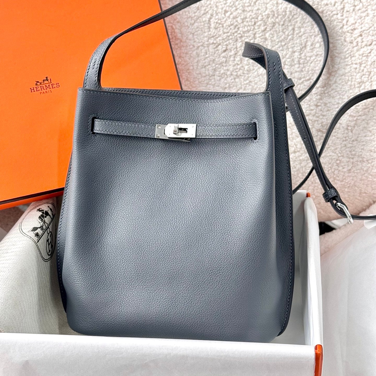 HM So Kelly Shoulder Bag 22cm Grey Cowhide 284541