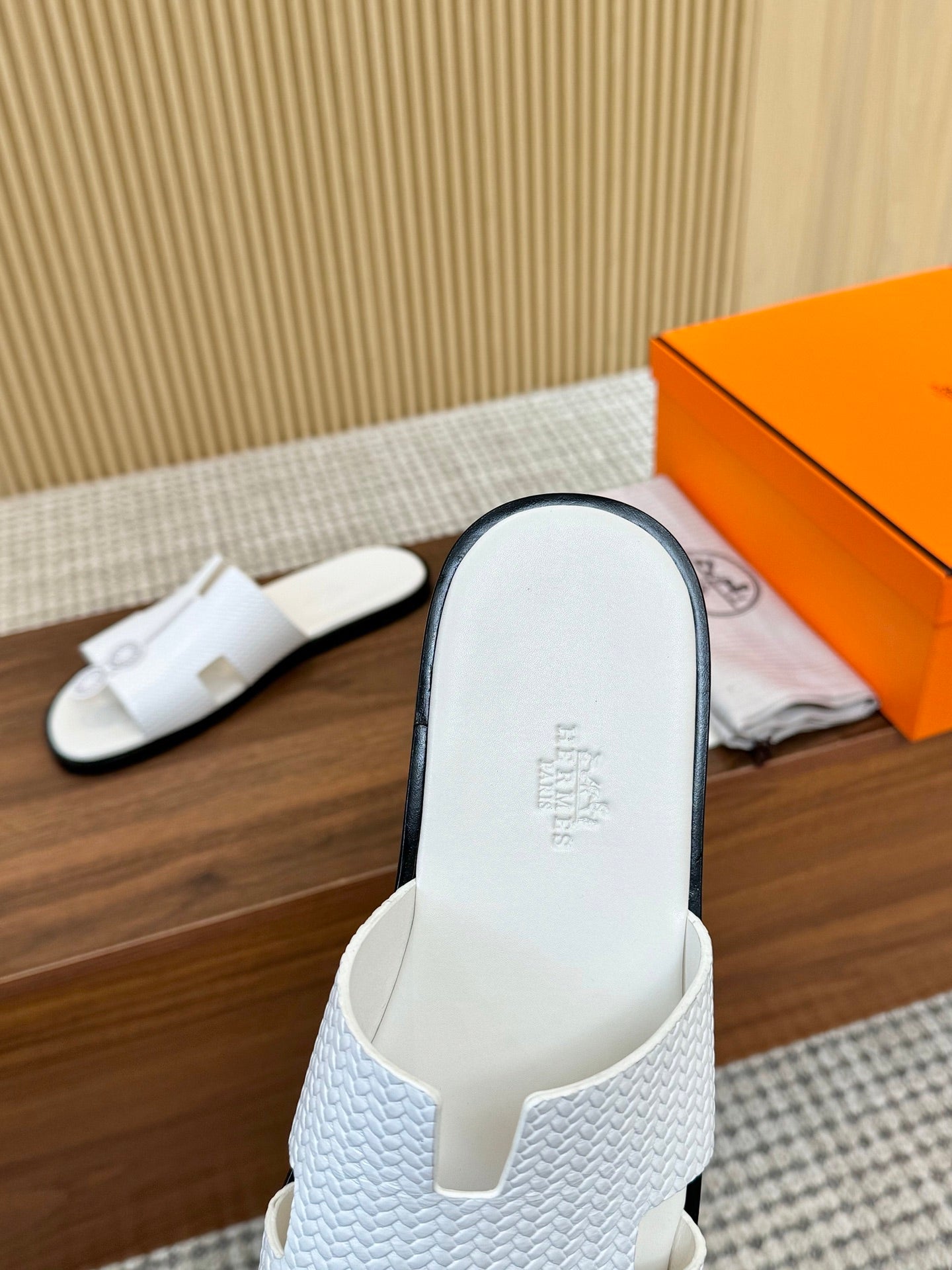 HM Izmir Sandals White Embossed Leather 799284
