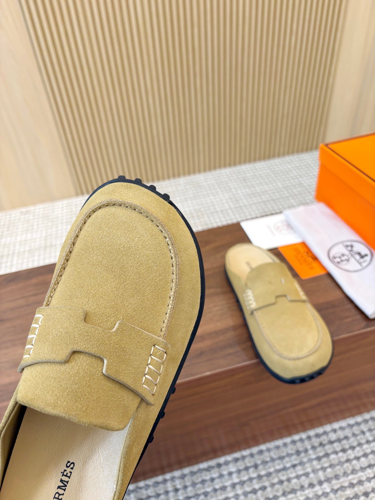 HM 26H Go Mule Light Yellow Suede 799245