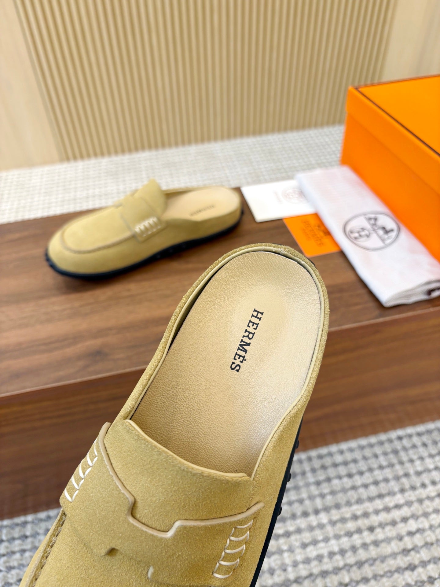 HM 26H Go Mule Light Yellow Suede 799245