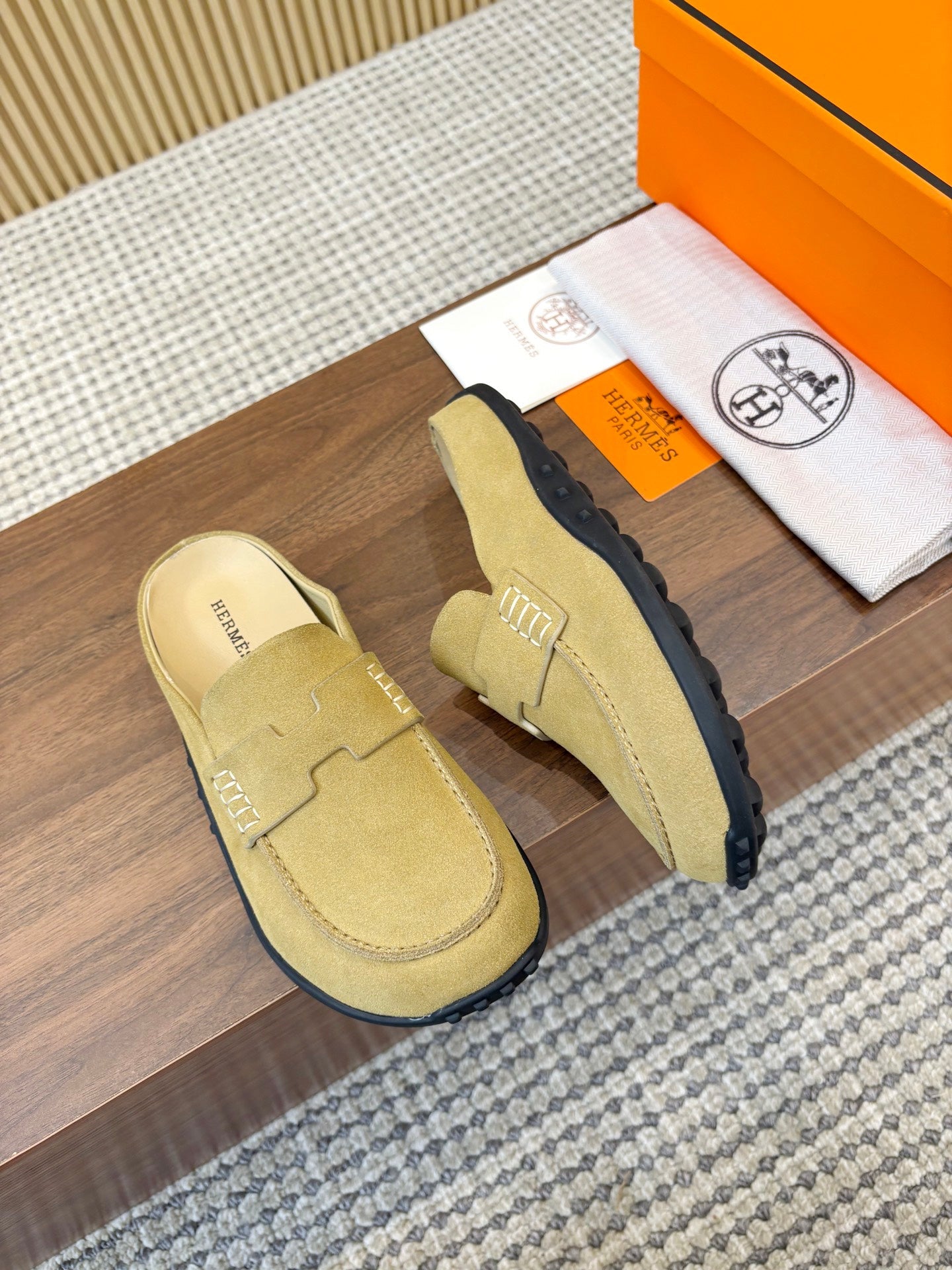 HM 26H Go Mule Light Yellow Suede 799245